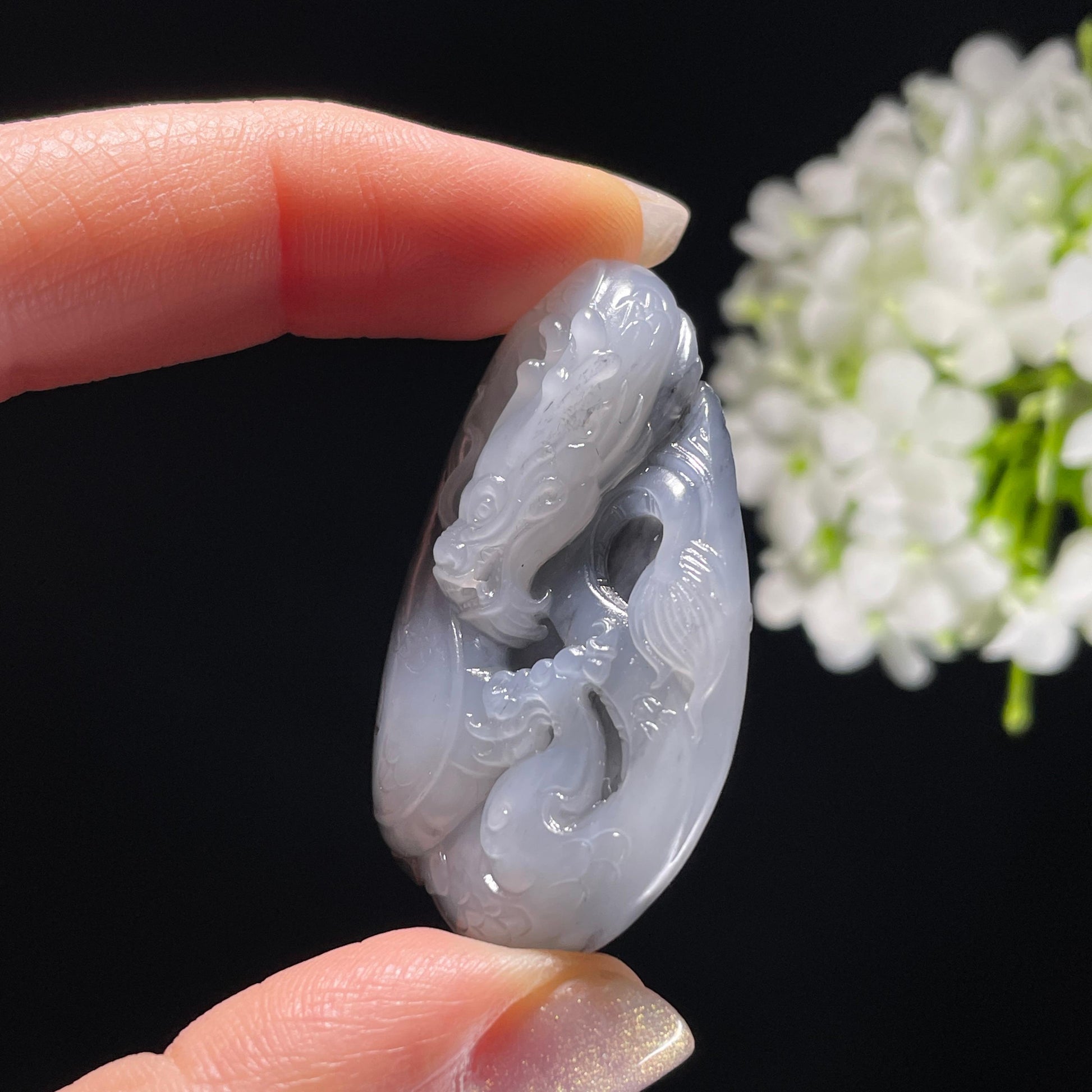 和田玉青花籽料“潜龙在渊”龙雕刻挂件（yc325599）