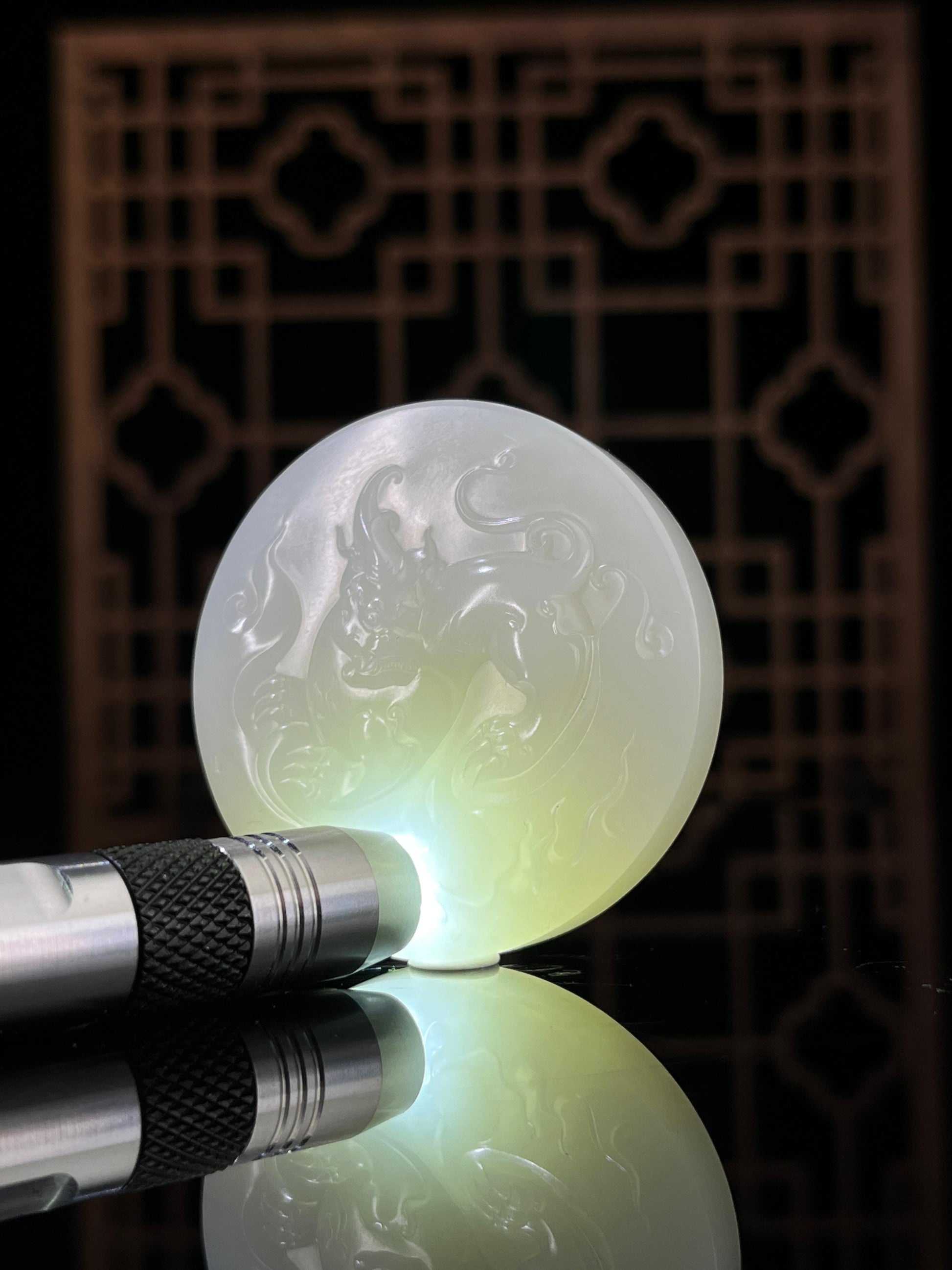 新疆和田玉天然羊脂白玉麒麟挂件（yc232388）