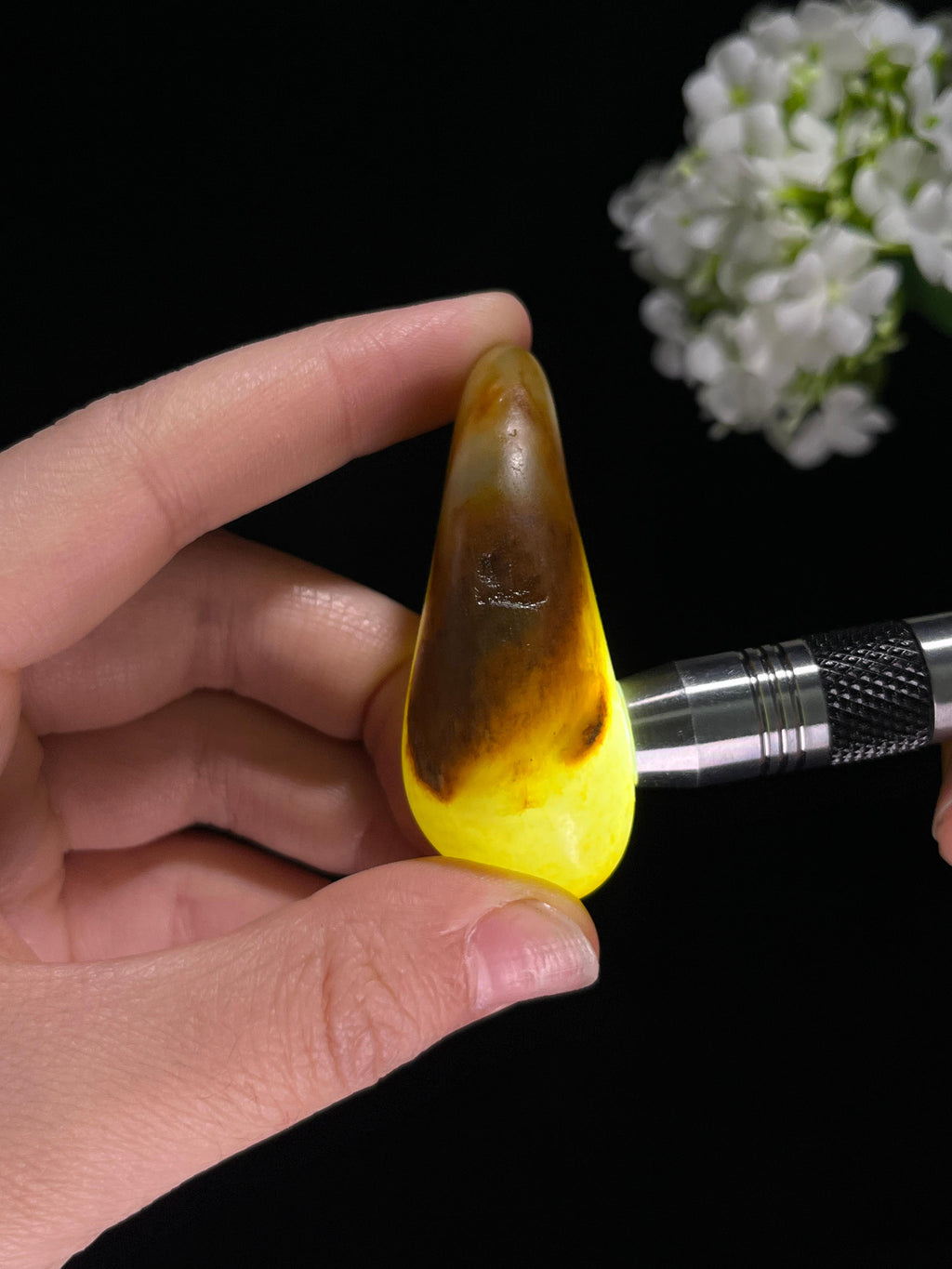 新疆和田玉洒金红沁油皮籽料原石（yc255633）