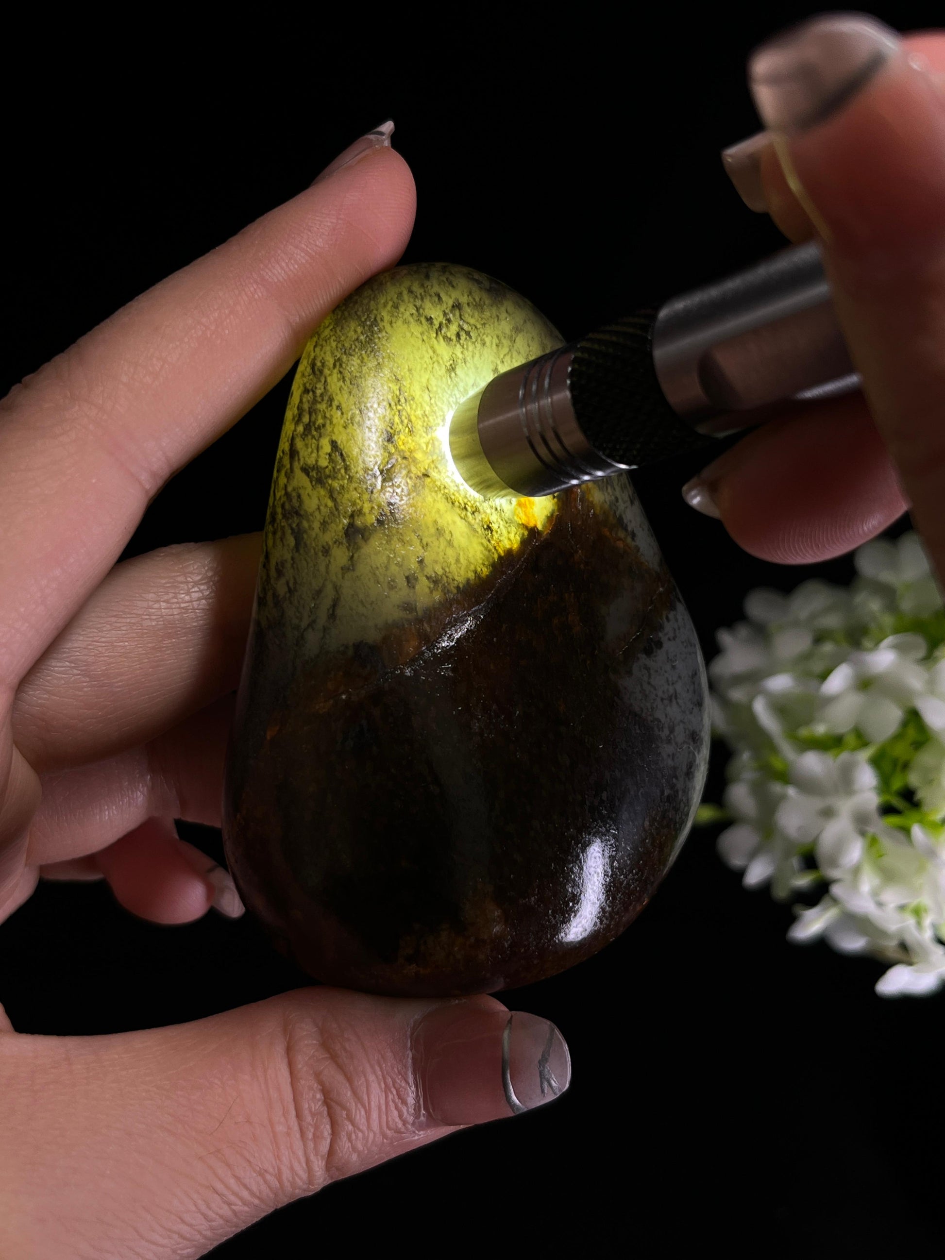 新疆和田玉天然油库籽料原石手把件（yc250206）