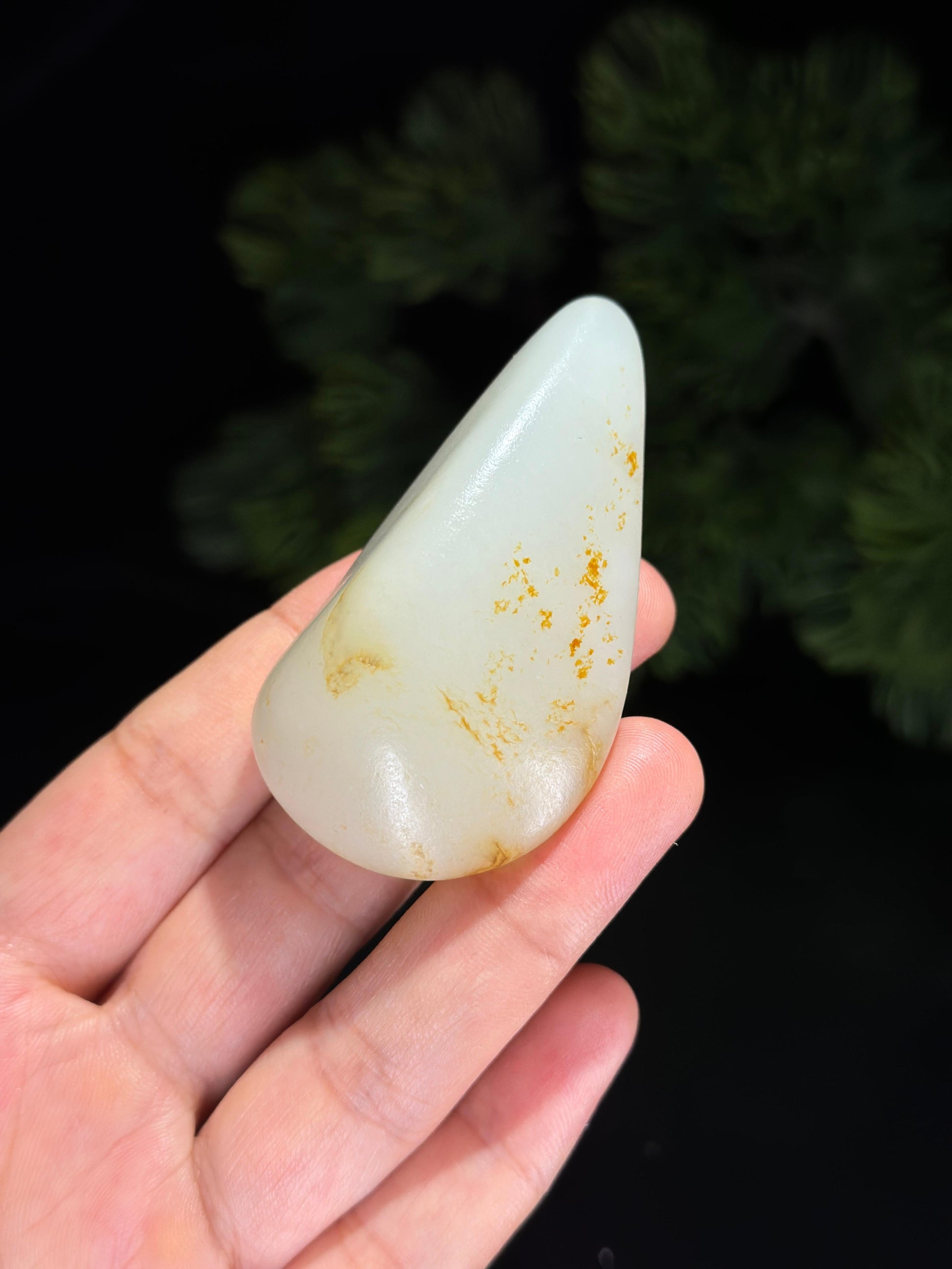 新疆和田玉白玉洒红皮珍品水滴型籽料手把件（yc504889）