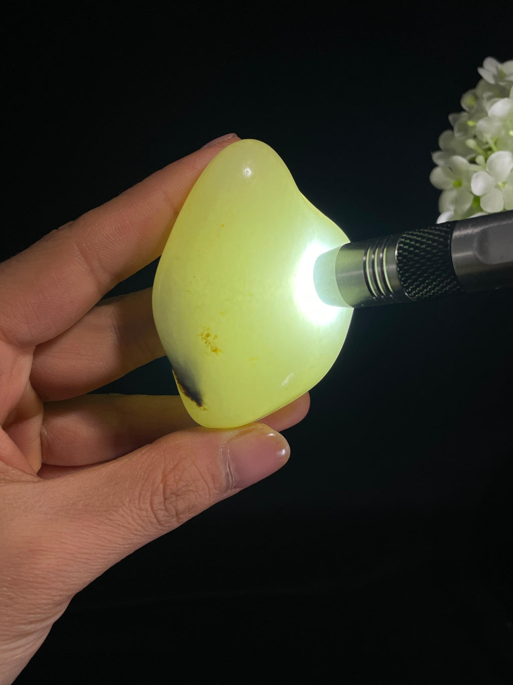 新疆天然和田玉白玉黑皮与洒金皮籽料原石（yc272650）