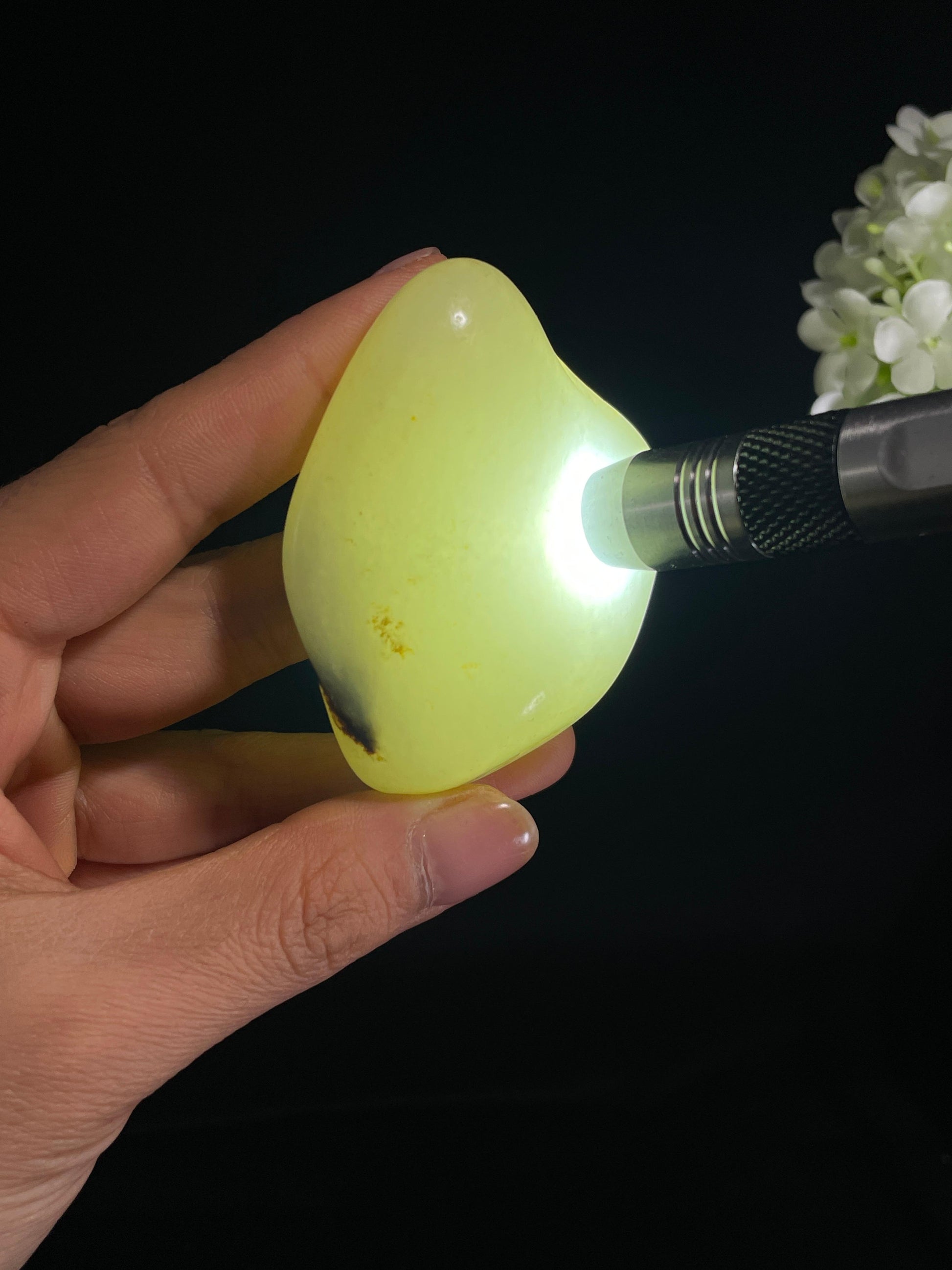 新疆天然和田玉白玉黑皮与洒金皮籽料原石（yc272650）