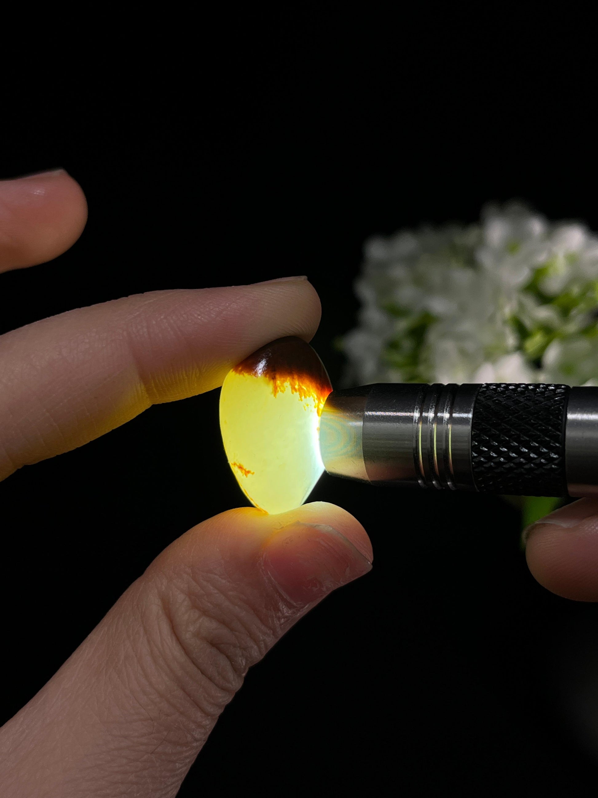 新疆和田玉白玉顶天立地聚红皮籽料原石（yc251642）