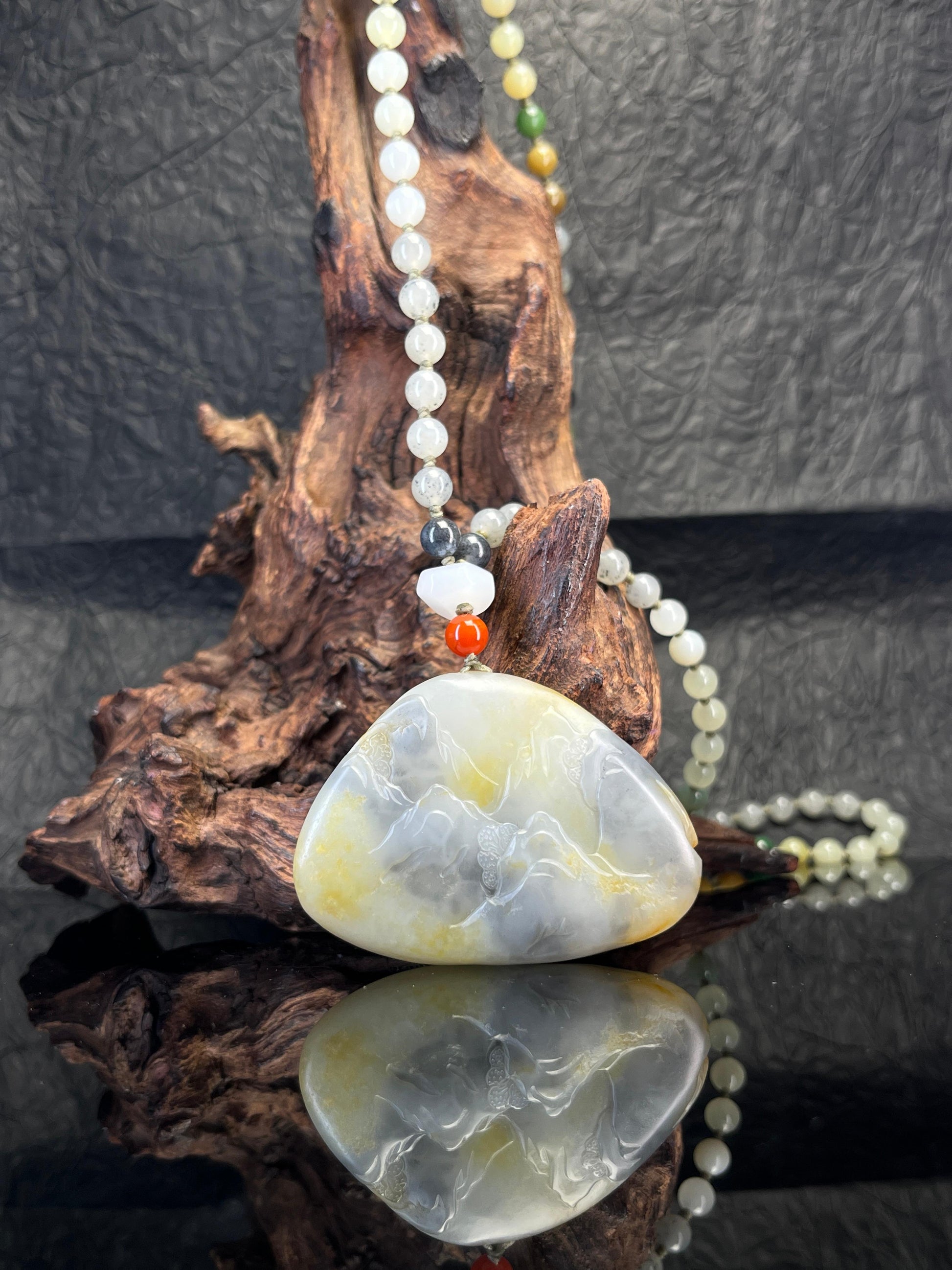 和田玉青花带洒金山水雕刻题材籽料原石吊坠（yc226339）