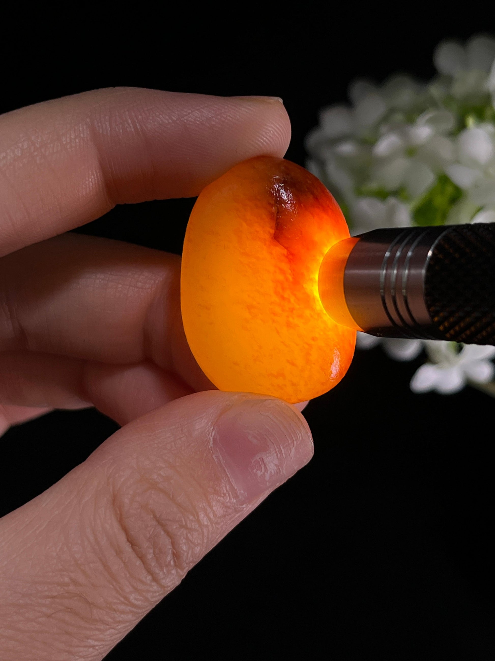 和田玉红皮白肉籽料原石（yc249839）