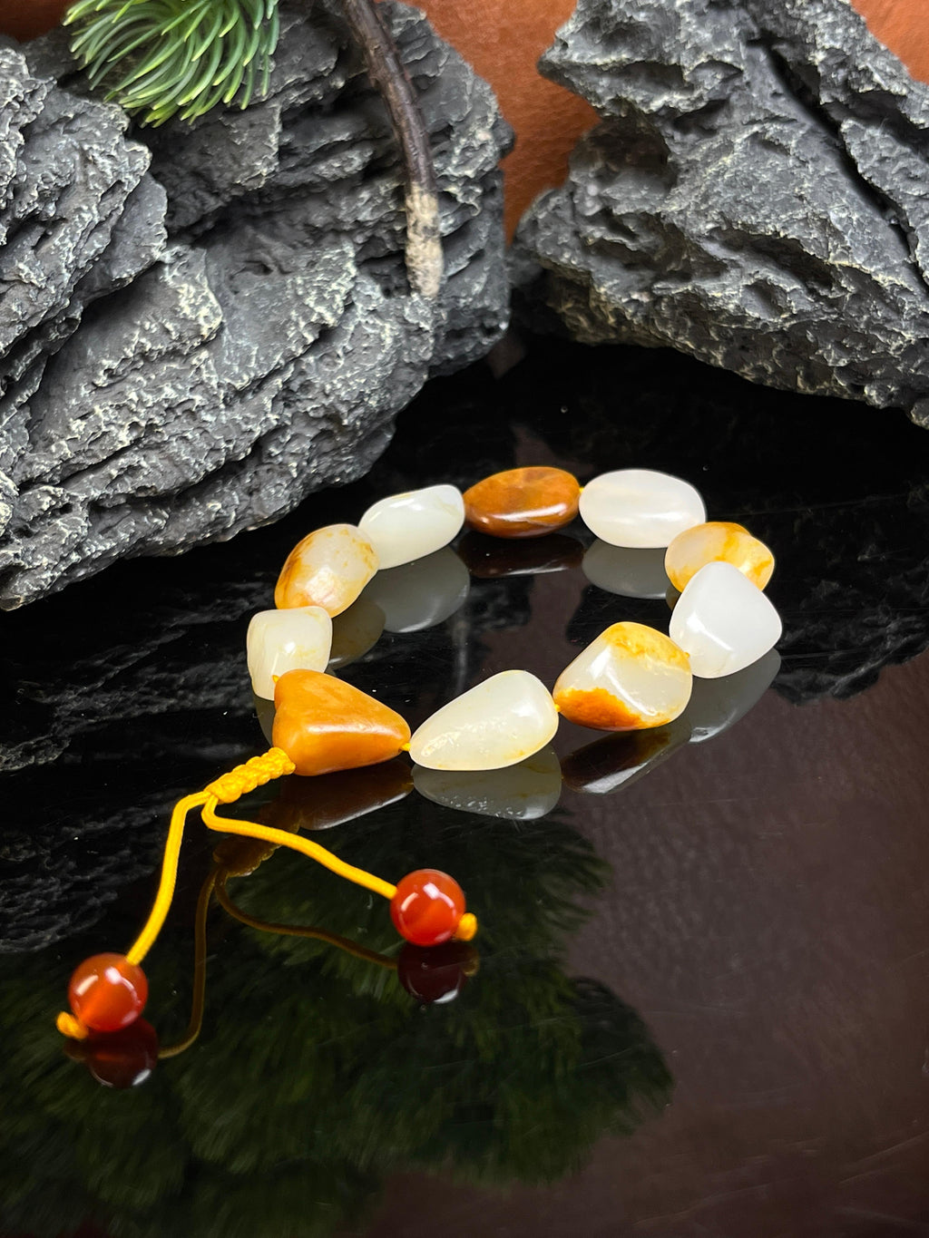 新疆和田玉籽料原石原皮无修黄沁洒金皮手串（yc229152）