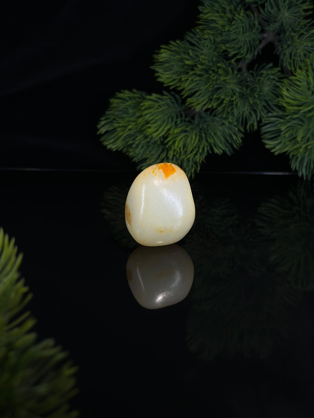 新疆和田玉暖白种聚红皮珍品挂件籽（yc504364）