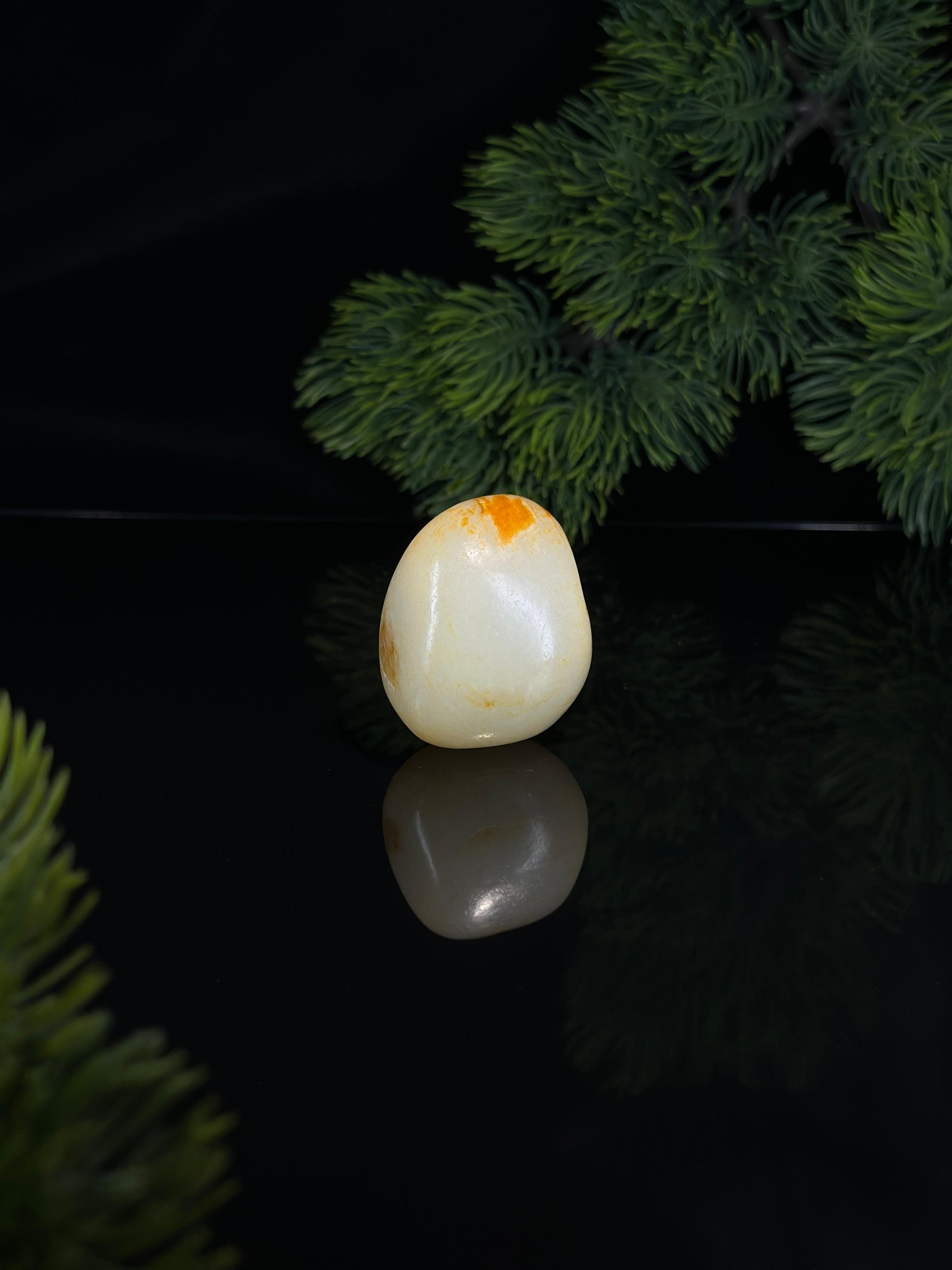 新疆和田玉暖白种聚红皮珍品挂件籽（yc504364）
