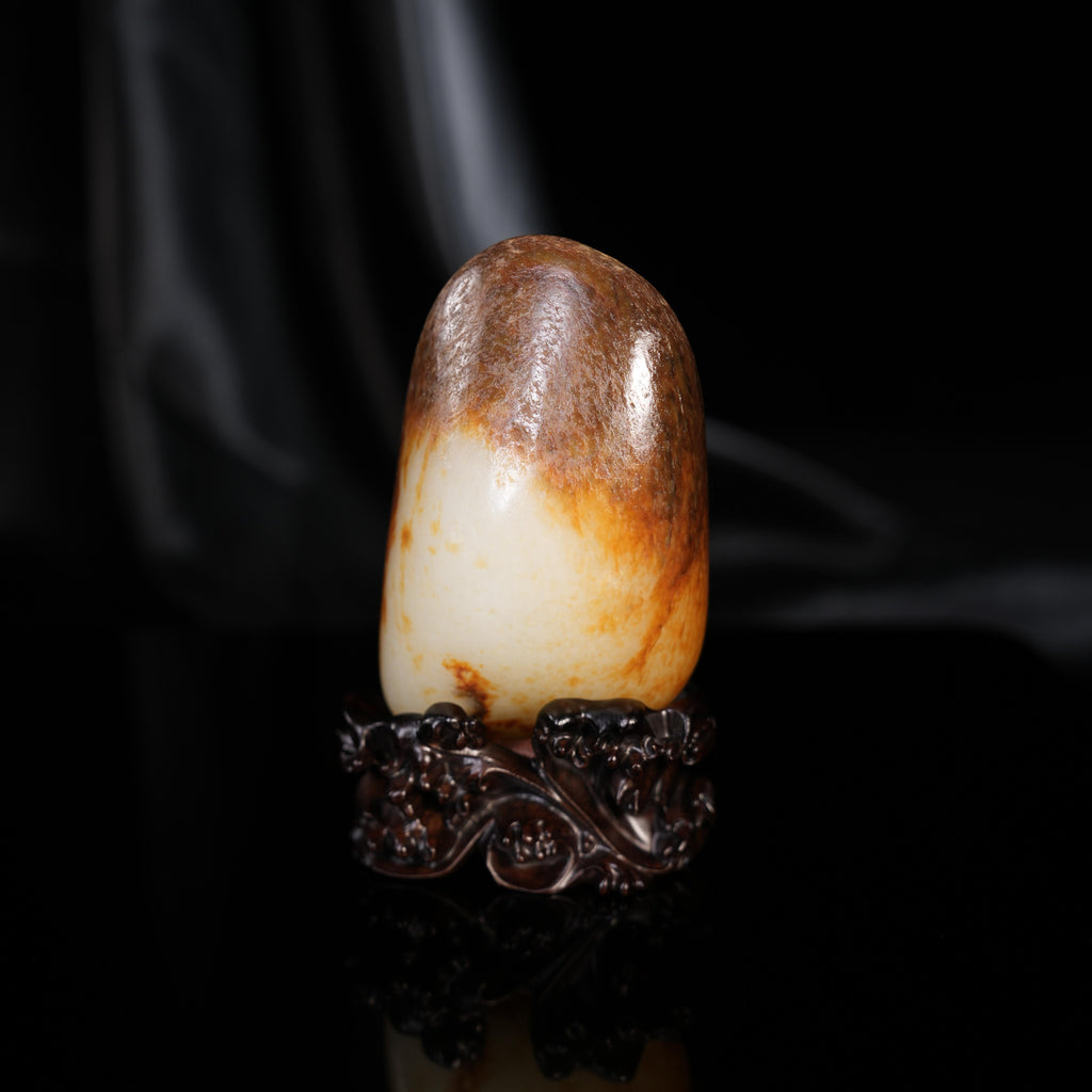 新疆和田玉“烟霞覆雪”白玉聚黑红皮籽料（yc450409）