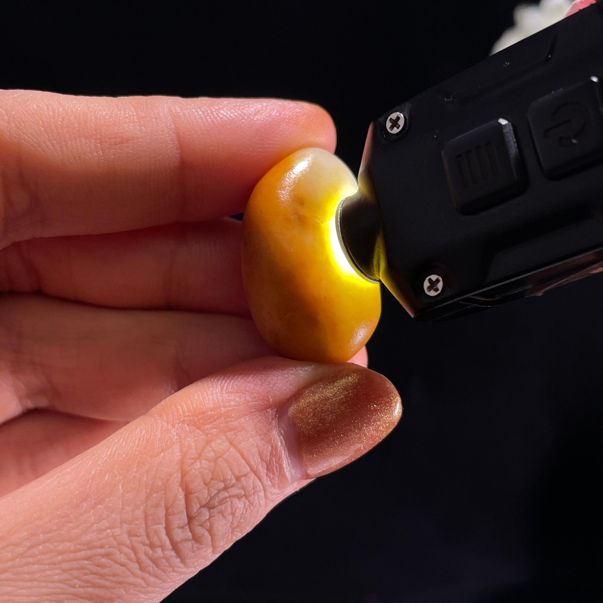 和田玉白玉“霜阶染金”红皮白肉籽料（yc387326）