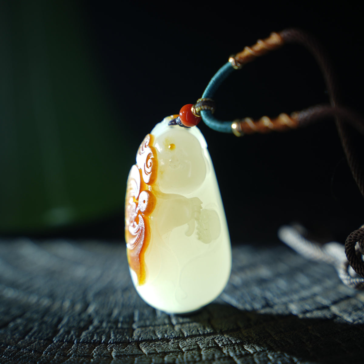 收藏级和田玉白玉聚红皮籽料福运喜乐俏色雕挂件（yc748295）