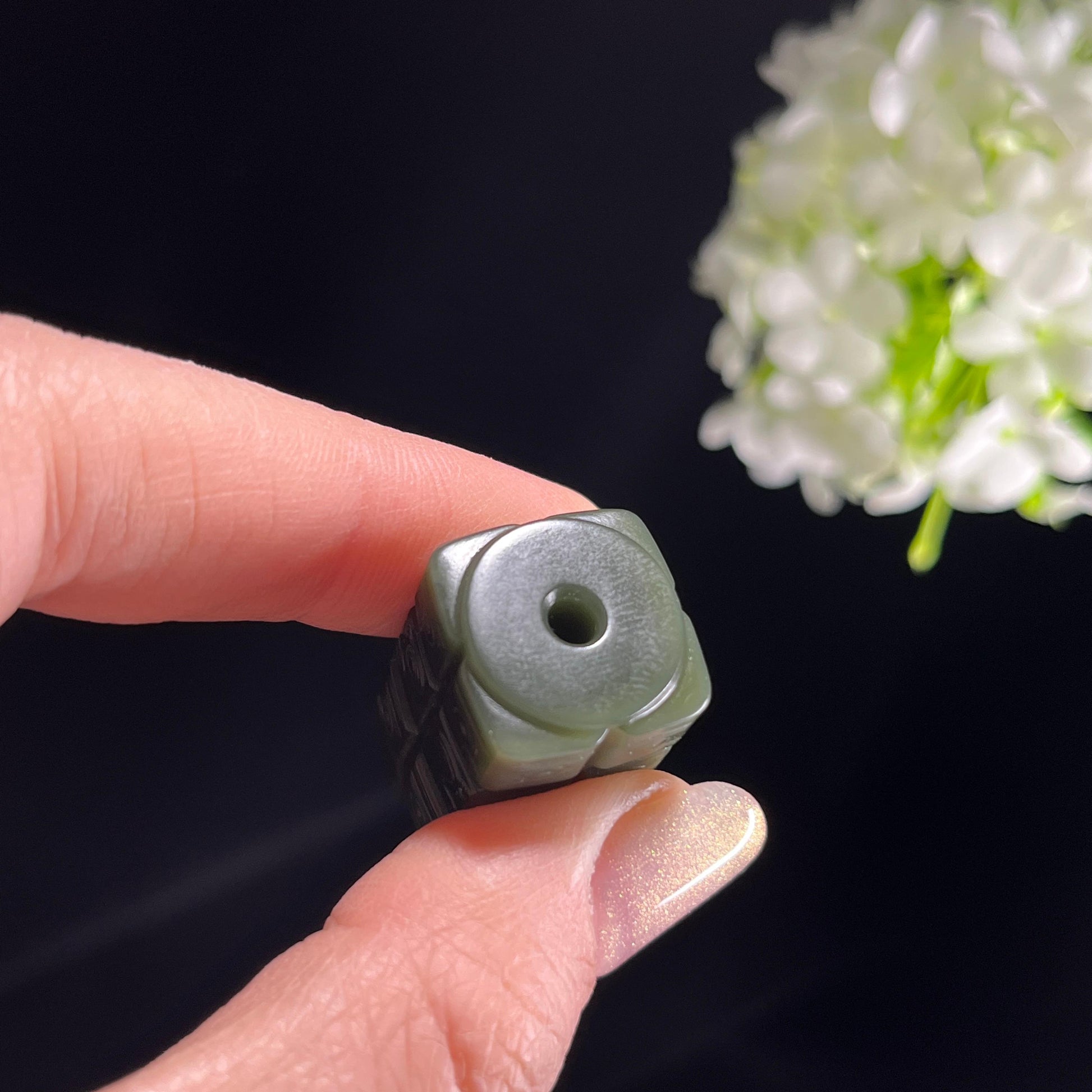 新疆天然和田玉沙枣青玉琮雕刻挂件（yc353813）