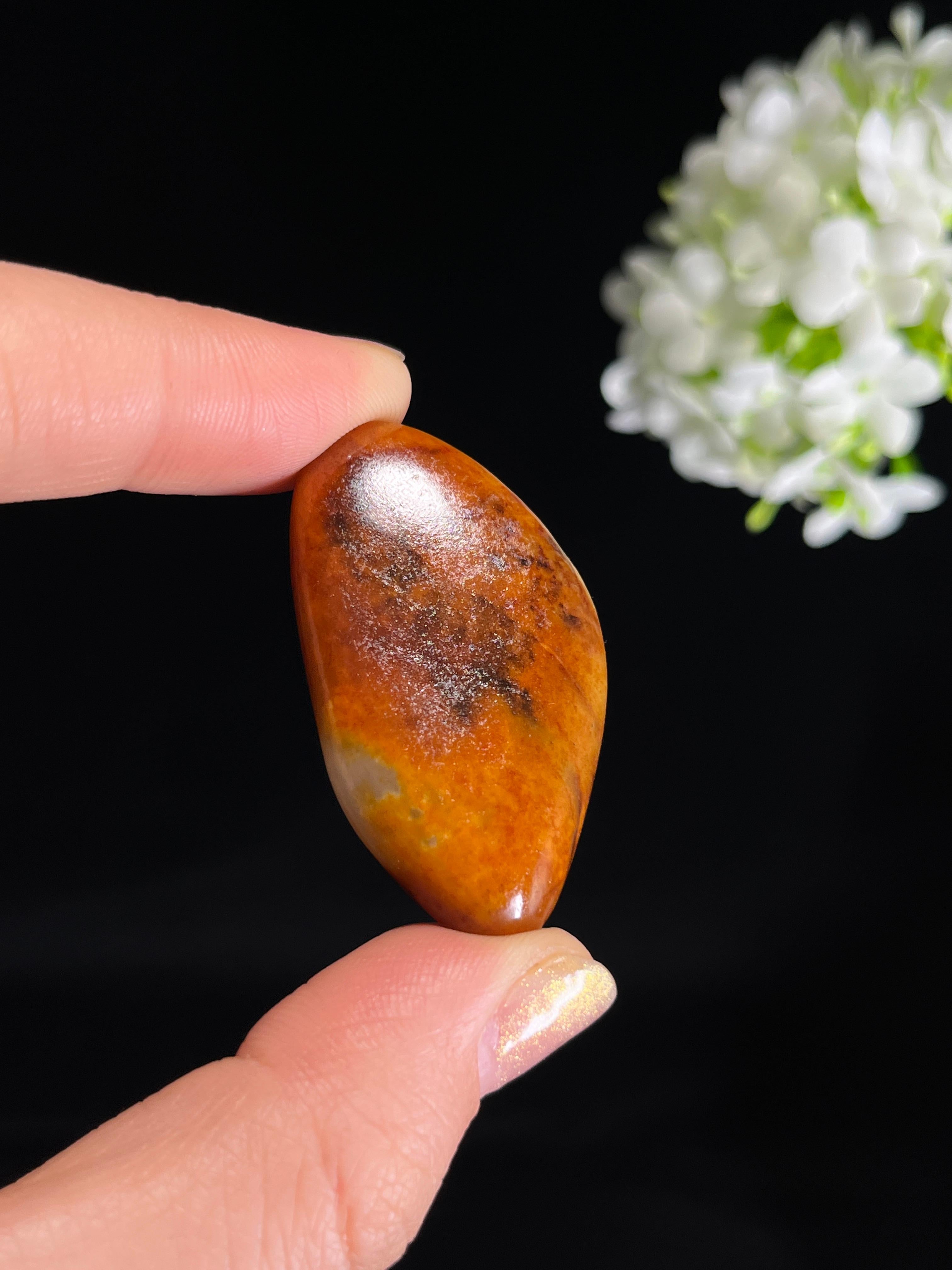 新疆天然和田玉红沁黑皮籽料原石（yc272910） – 添福玉器