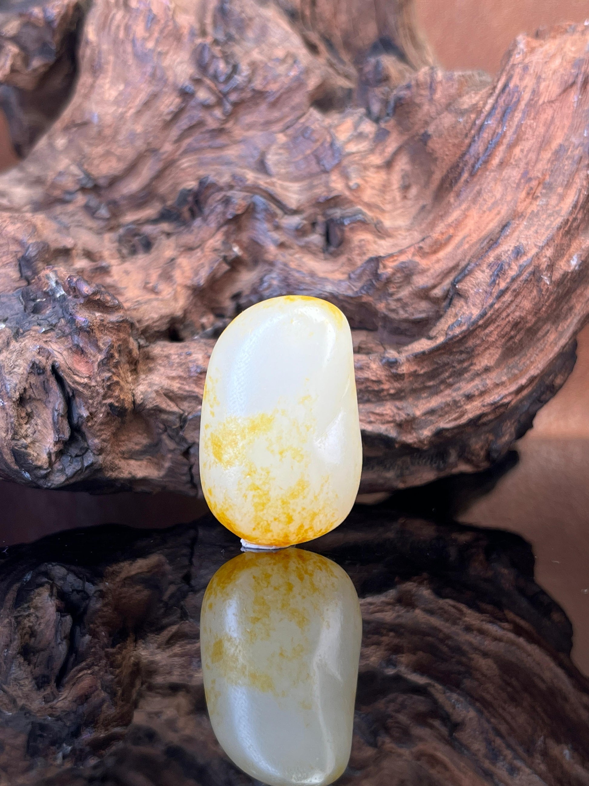 新疆和田玉洒金皮小籽料原石挂件（yc228184）