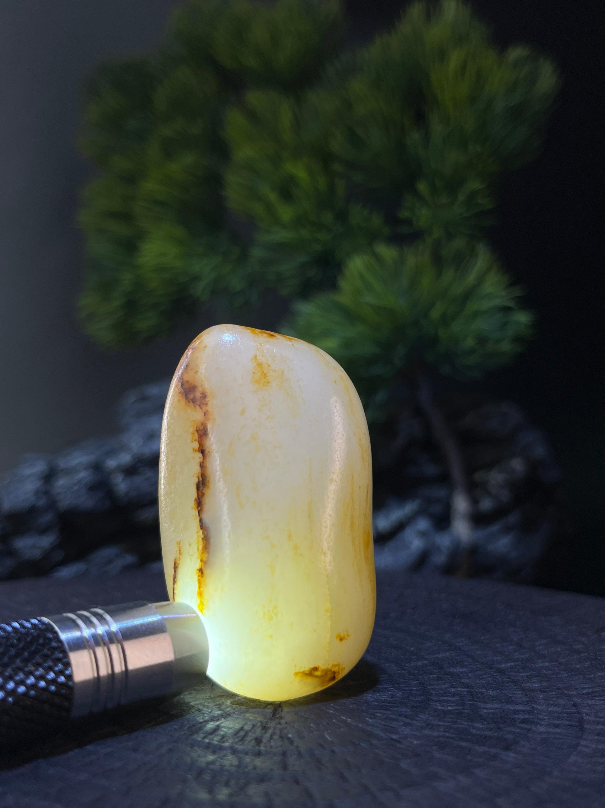 和田玉洒金皮籽料原石挂件（yc228100）