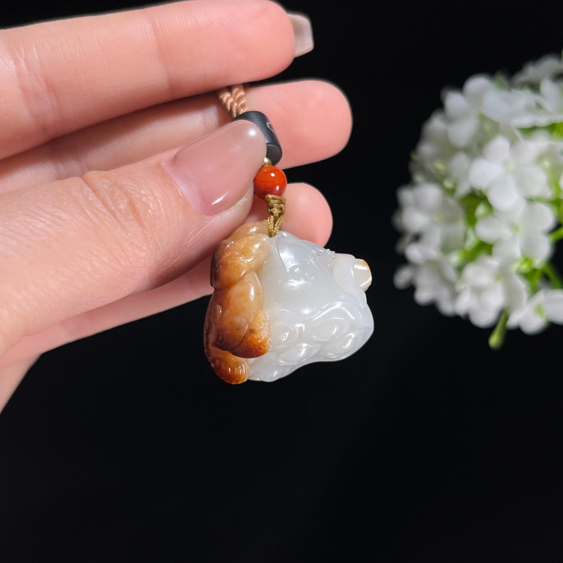 新疆天然和田玉白玉红皮籽料喜事连连俏色巧雕（yc379541）