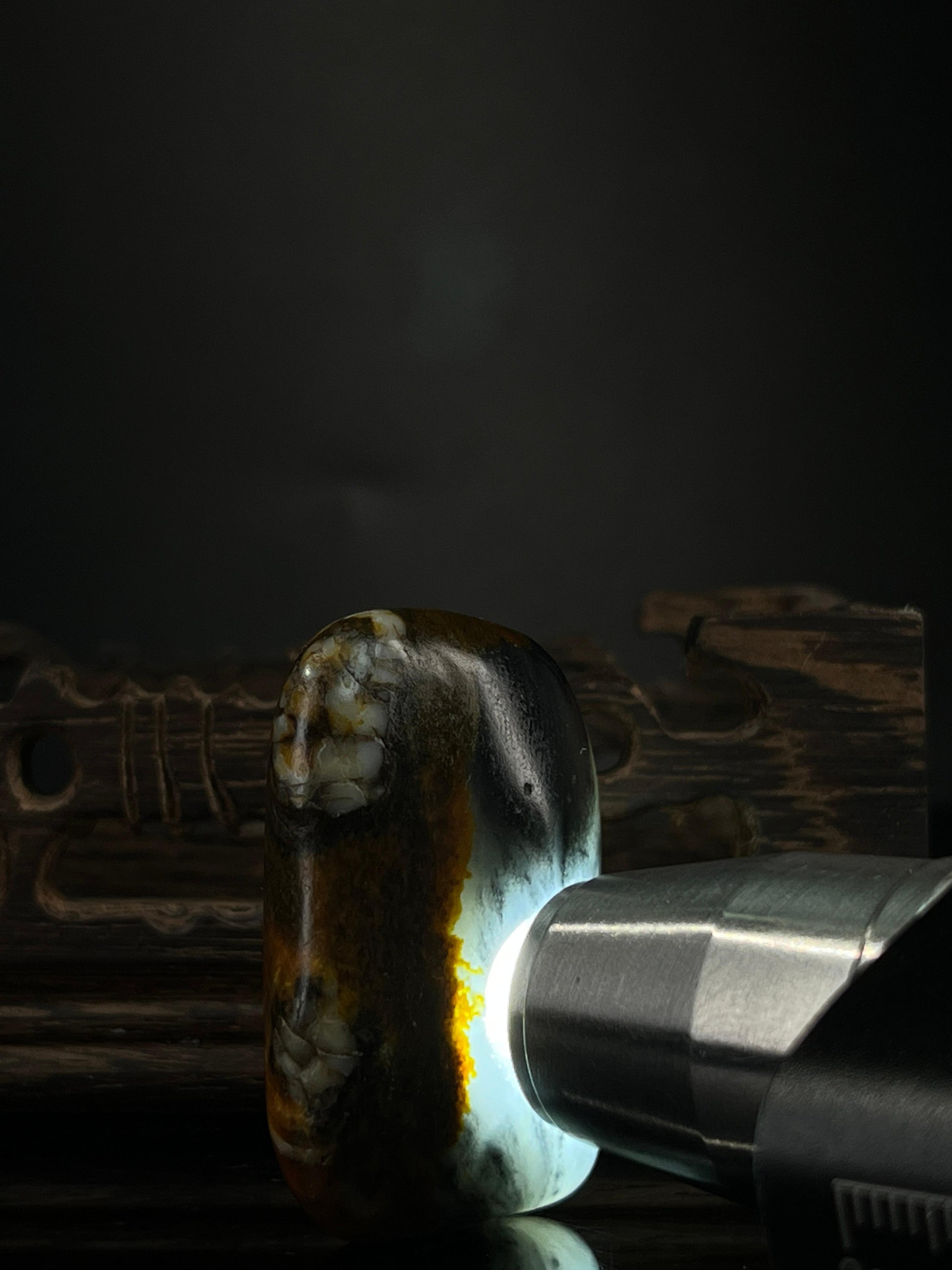 新疆和田玉青花聚黑红特色籽料原石挂件（yc240517）