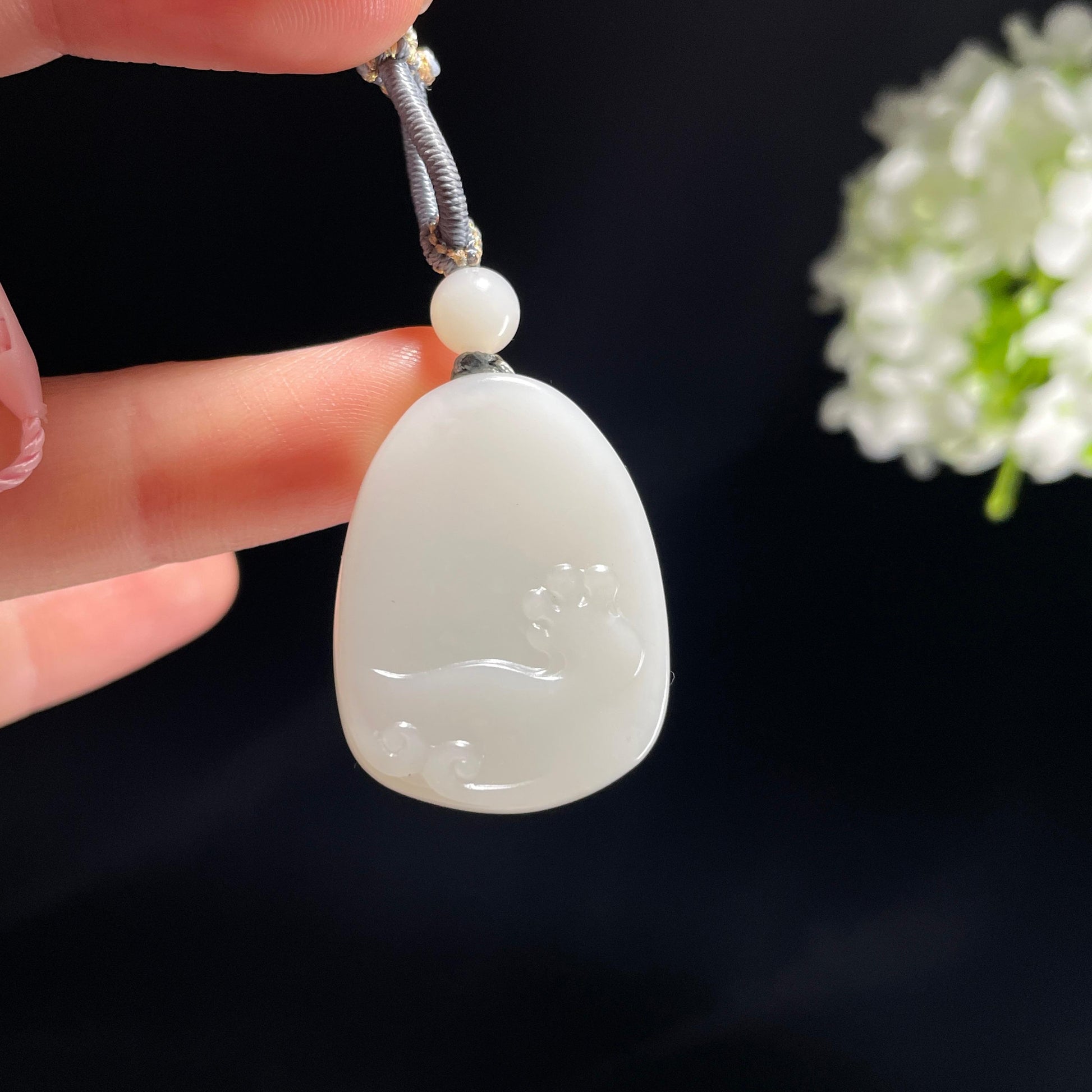 新疆和田玉米达料白玉莲花浮雕挂件（yc365306）