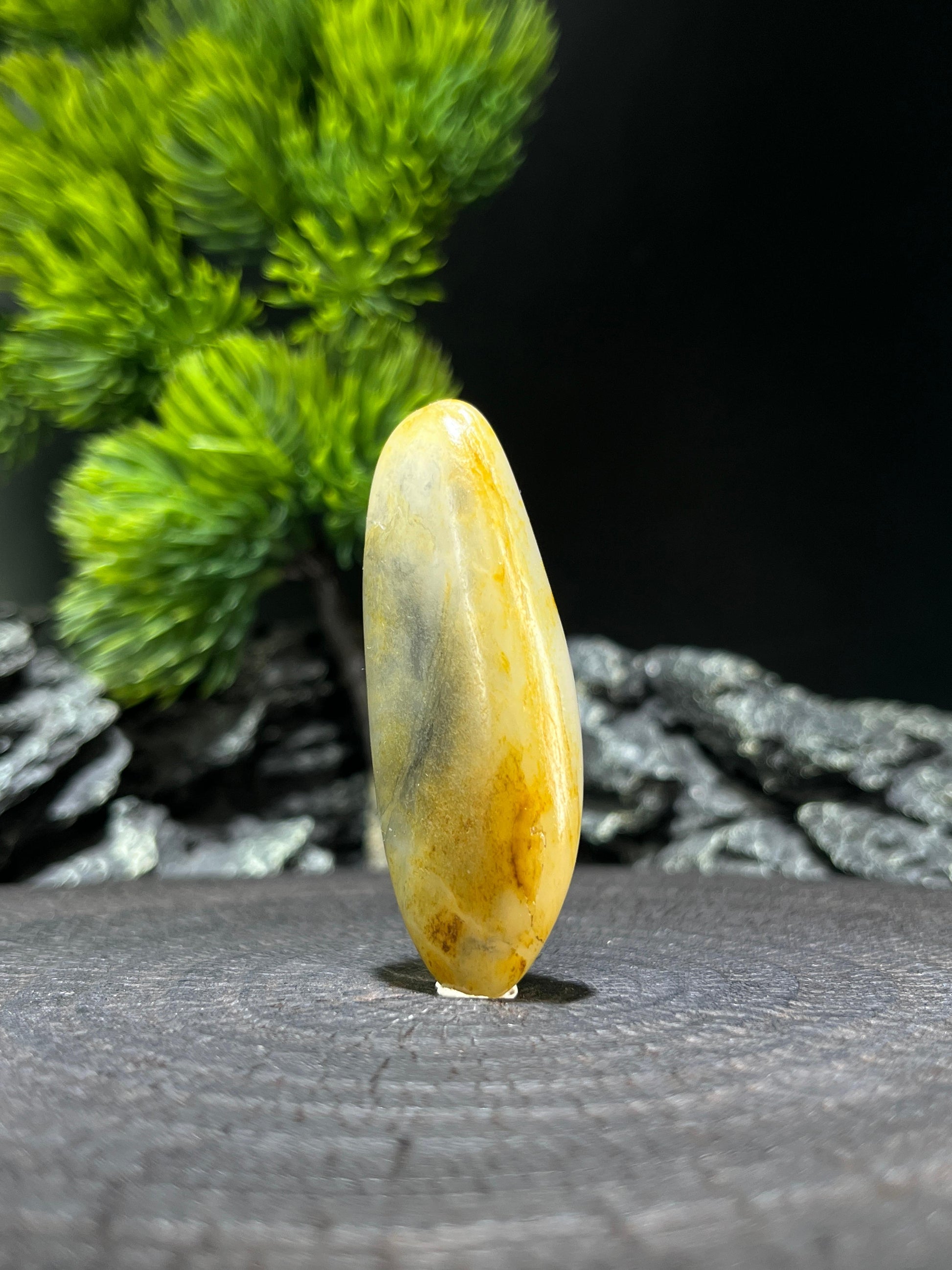 新疆天然和田玉洒金皮特色籽料原石挂件（yc224177）