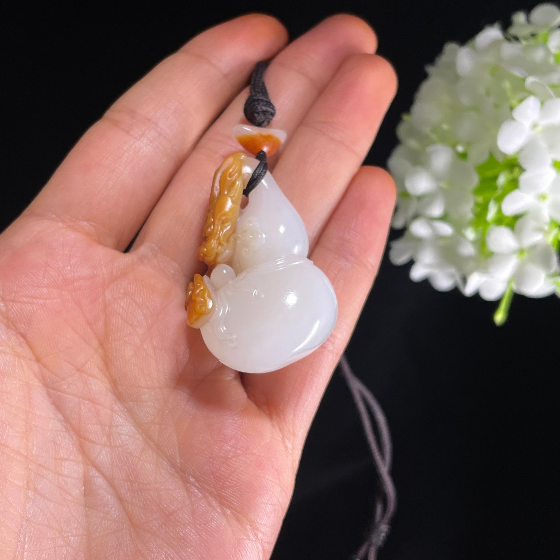 和田玉白玉红皮籽料葫芦（福禄）龙纹挂件（yc384178）