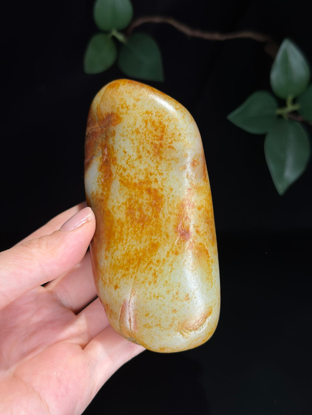 臻品新疆和田玉白玉聚红皮籽料手把件（yc768176）
