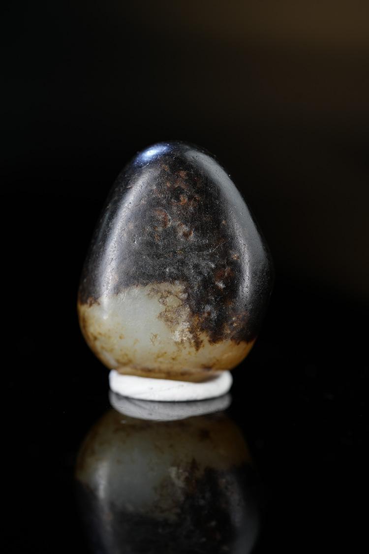 新疆和田玉籽料原石聚黑皮带洒金挂件（yc251748）