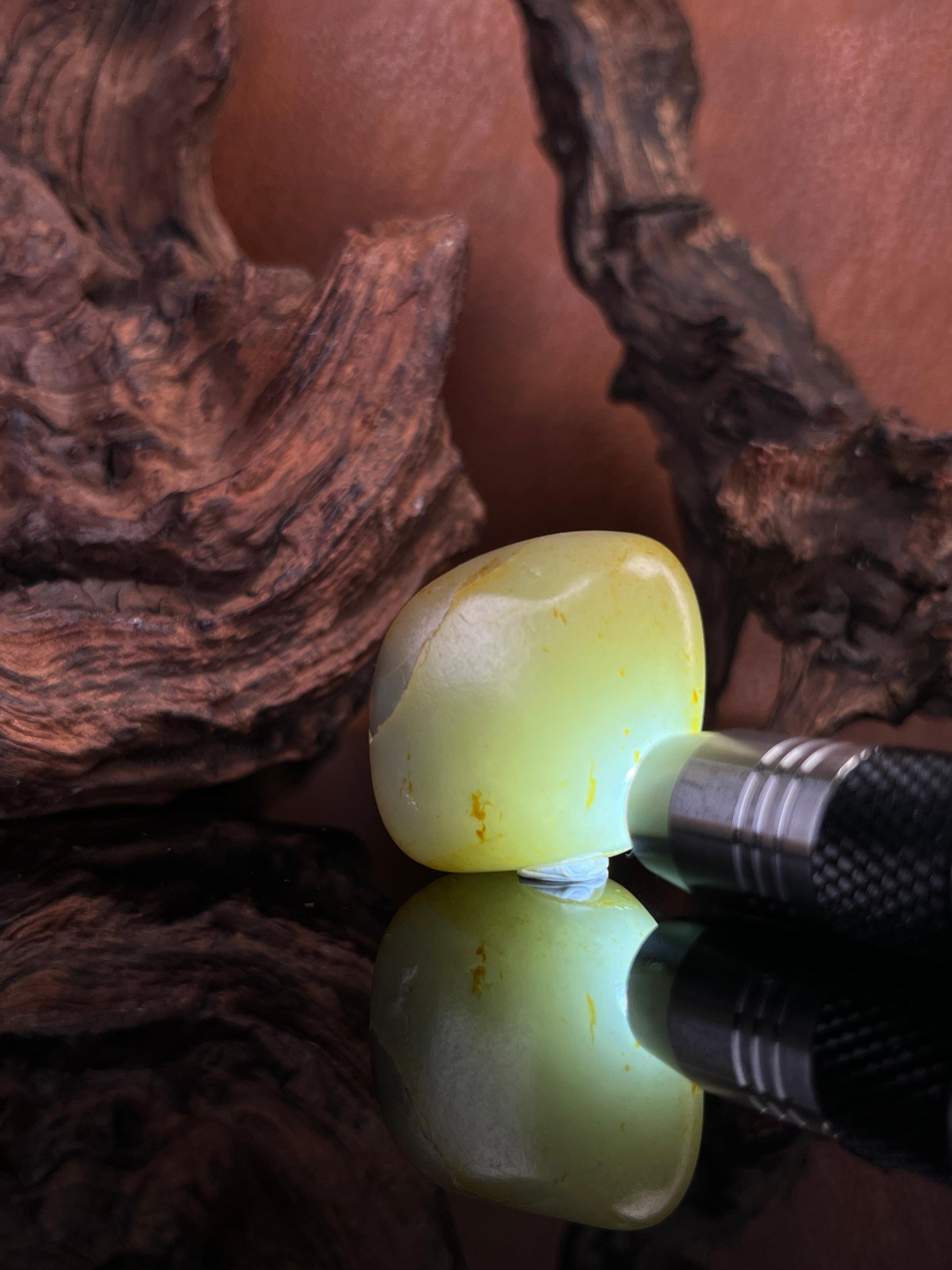 天然和田玉白玉籽料原石黑红皮吊坠（yc227468）