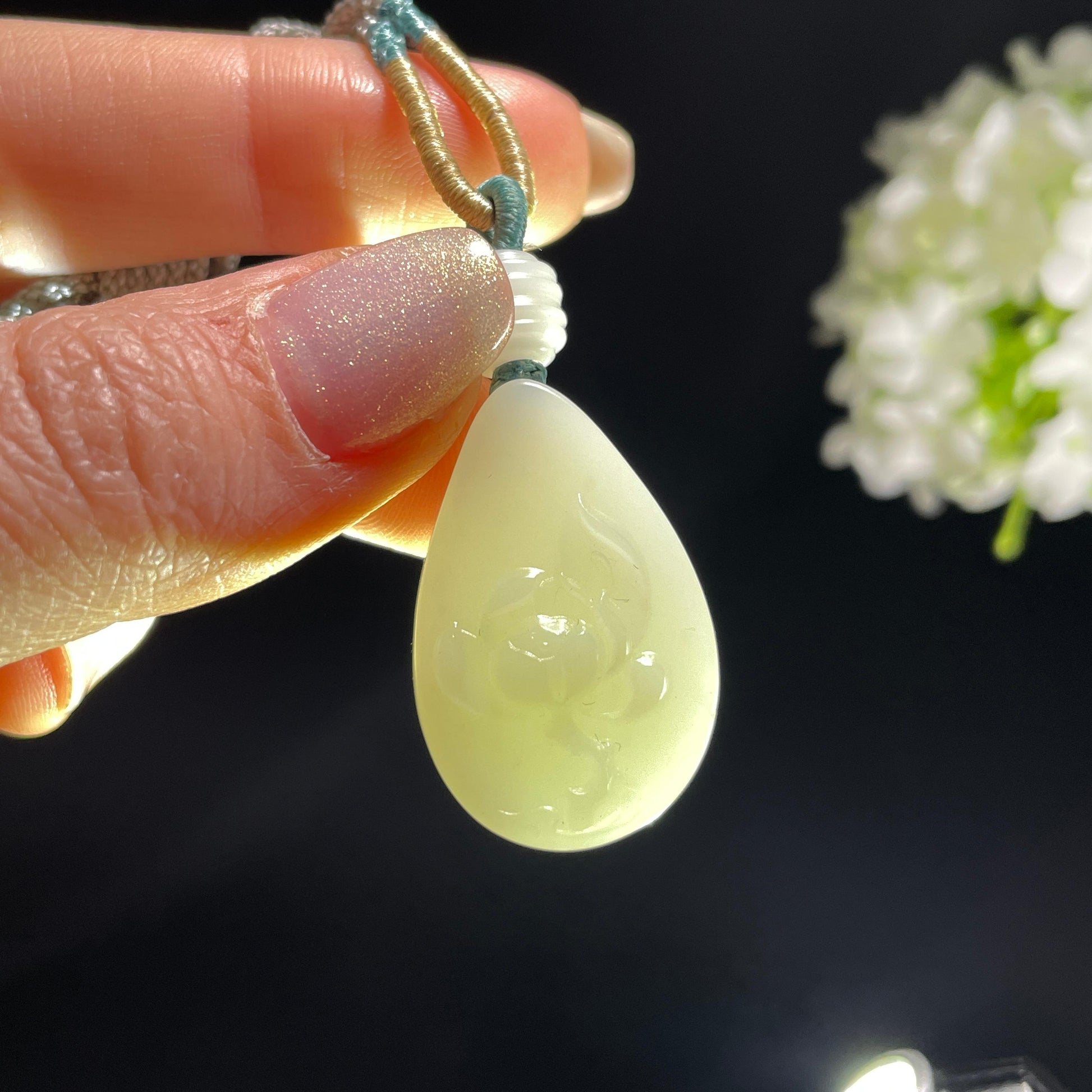 新疆天然和田玉白玉莲花雕刻挂件（yc360339）