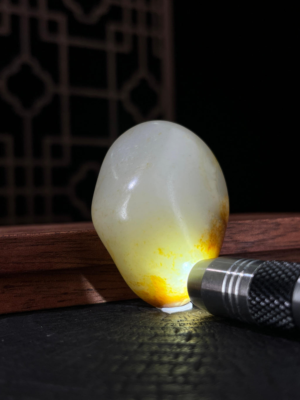 新疆和田玉白玉籽料原石聚黄皮挂件带洒金（yc233985）