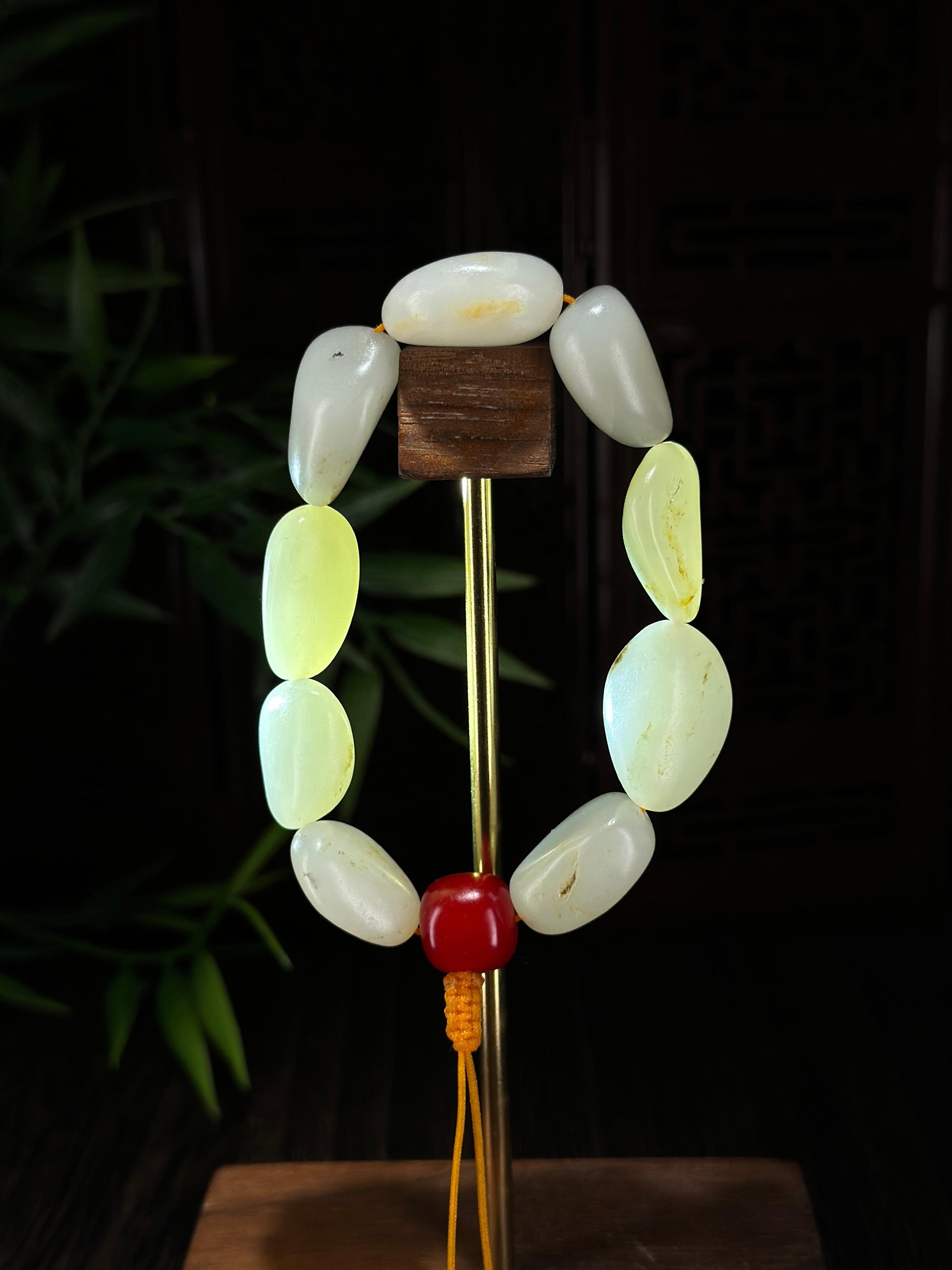 新疆和田玉白玉淡洒金皮聚黑皮原籽手串（9颗）（yc696920）