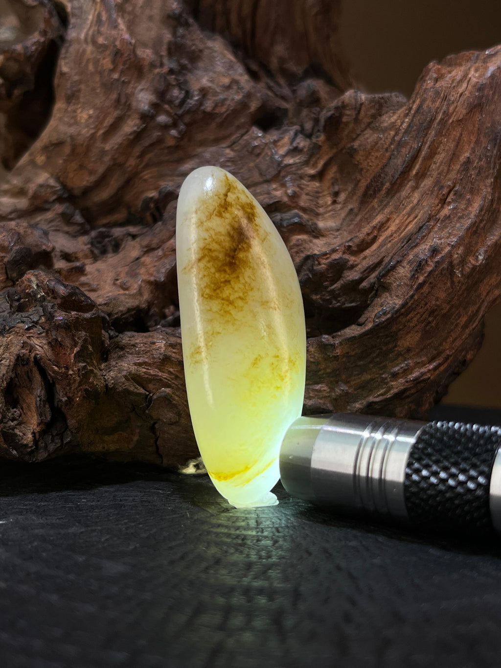 新疆和田玉秋梨皮籽料原石挂件（yc228134）