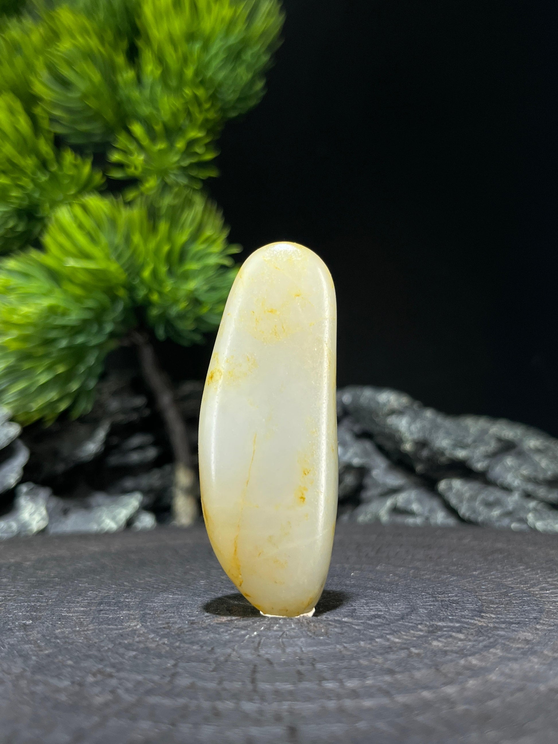 新疆天然和田玉洒金皮特色籽料原石挂件（yc224177）