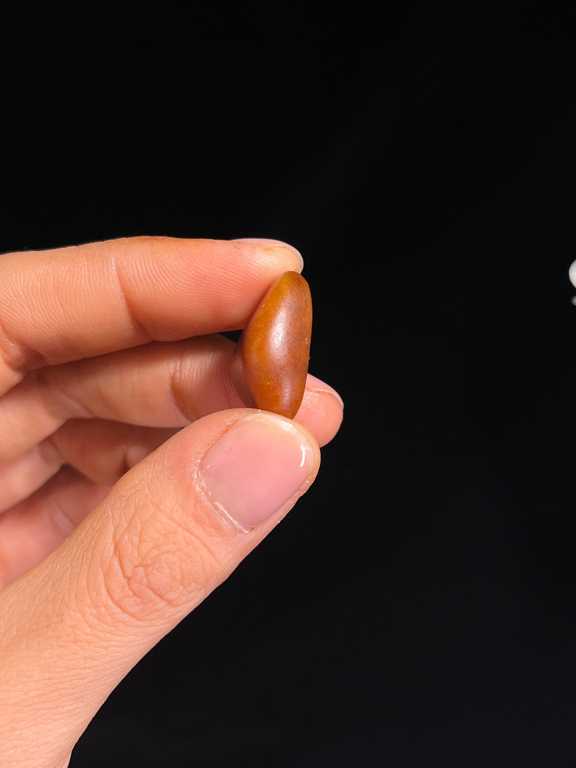 新疆天然和田玉黄沁籽料原石挂件（yc263901）