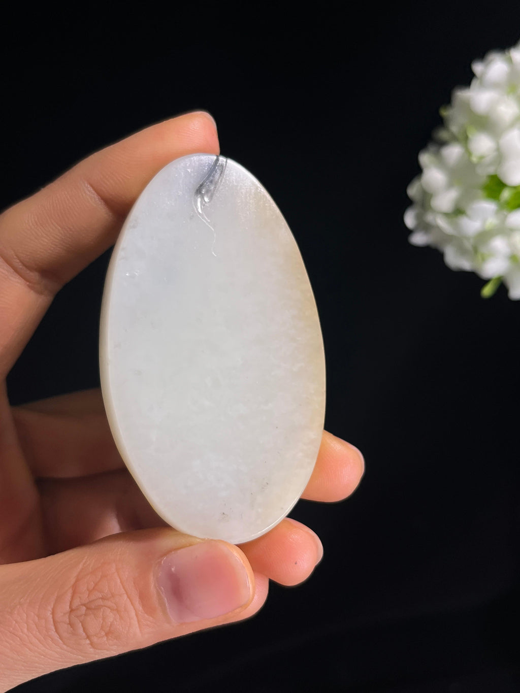 新疆天然和田玉“荷间禅意”籽料青花黄沁皮观音挂件（yc282594）