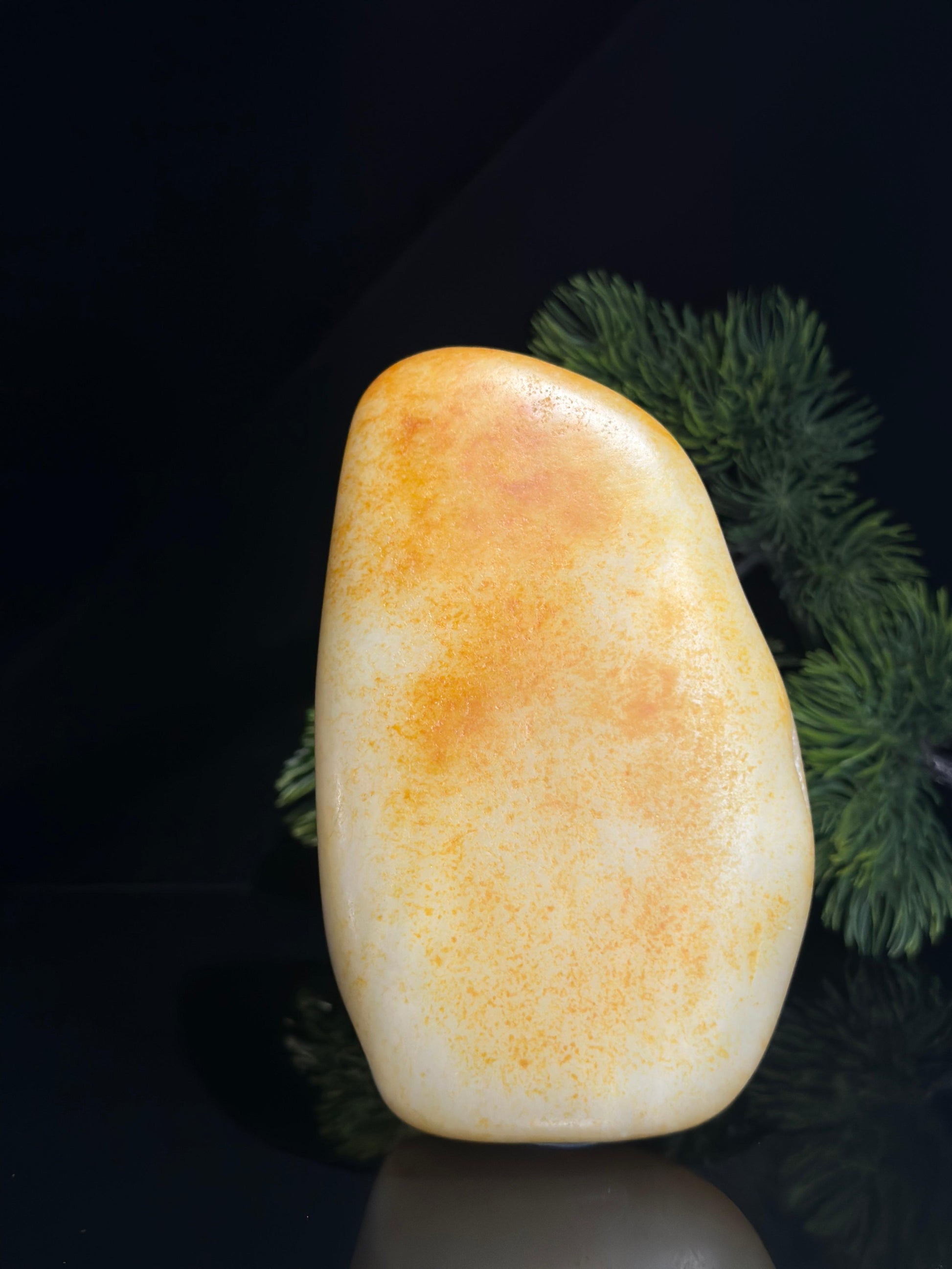 新疆和田玉收藏级高青白洒金洒红皮籽料摆件（yc509027）