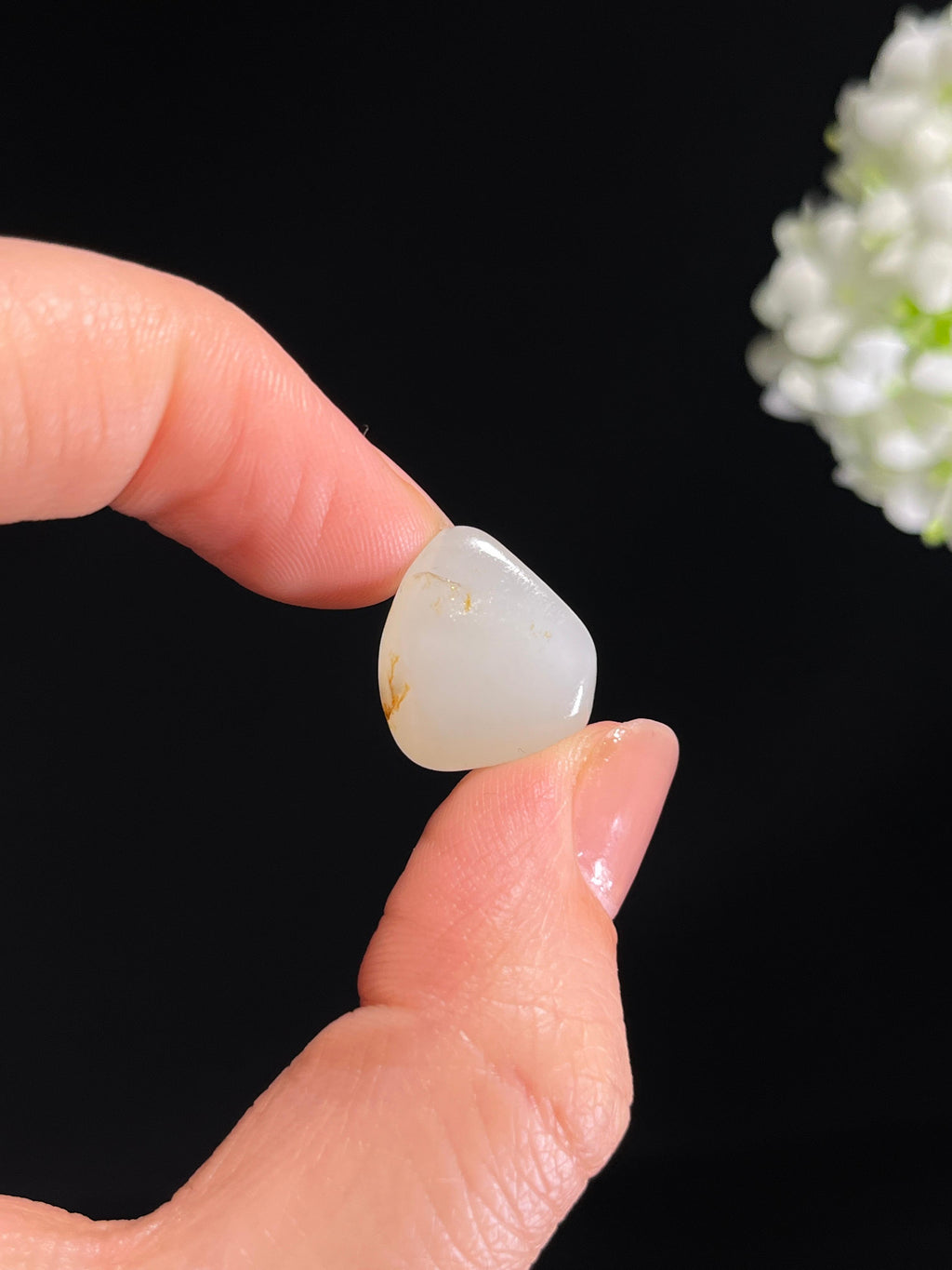 和田玉一级白洒金皮“一点金”籽料原石（yc278738）