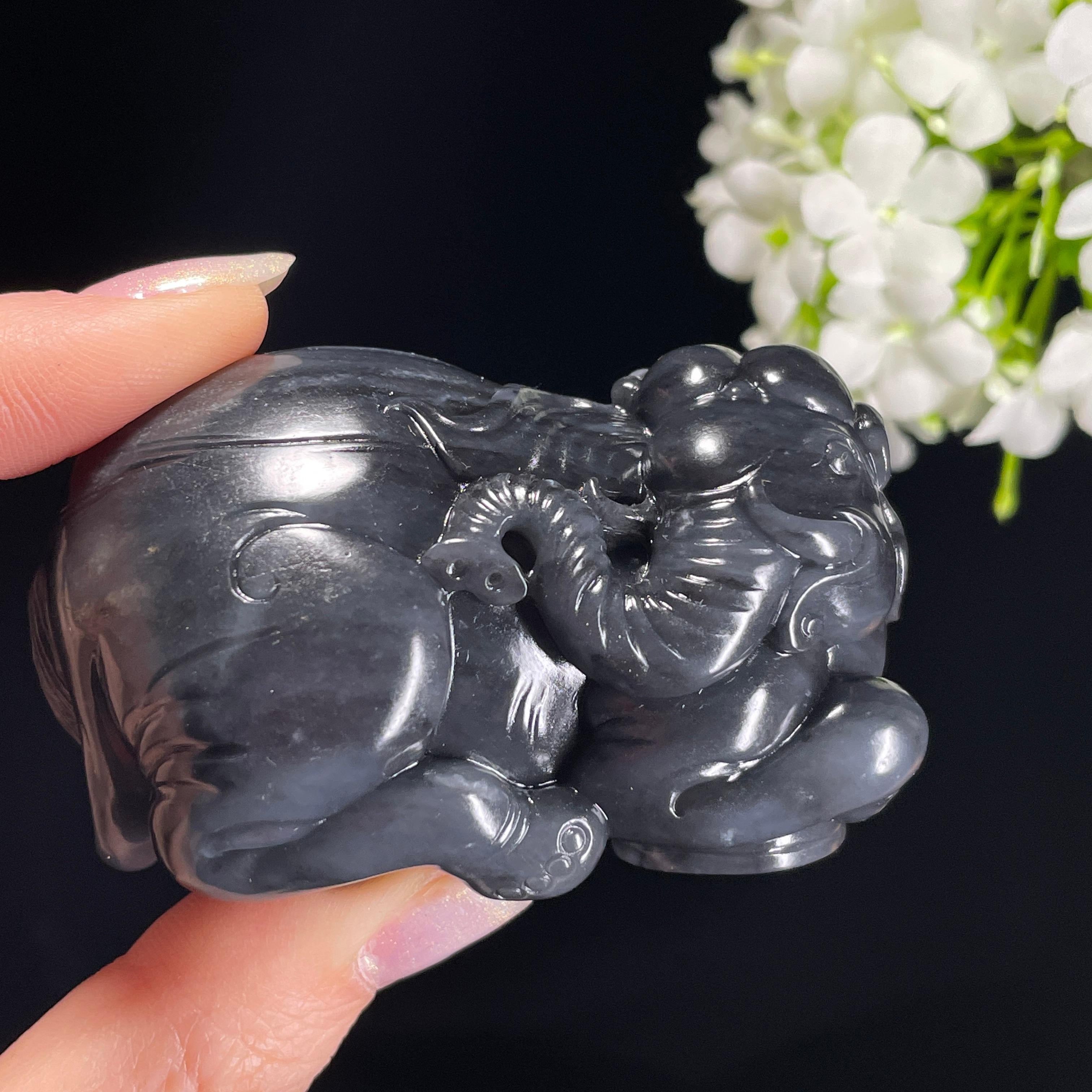 和田玉青花籽料“太平有象”象雕刻手把件（yc326420） – 添福玉器