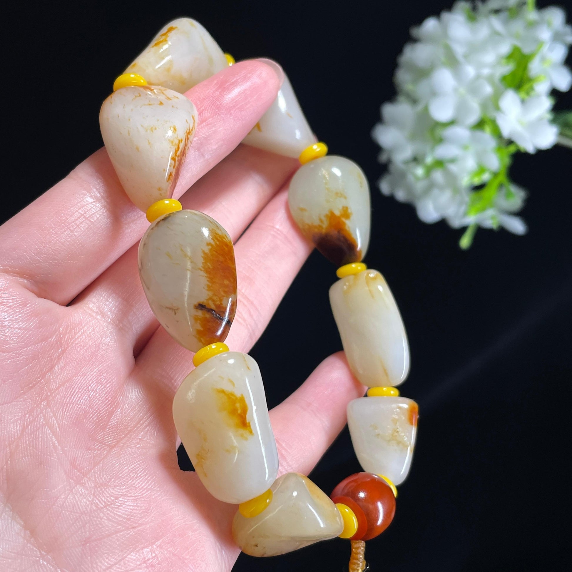 新疆天然和田玉青白玉白玉洒金皮红皮原籽手串（yc368775）