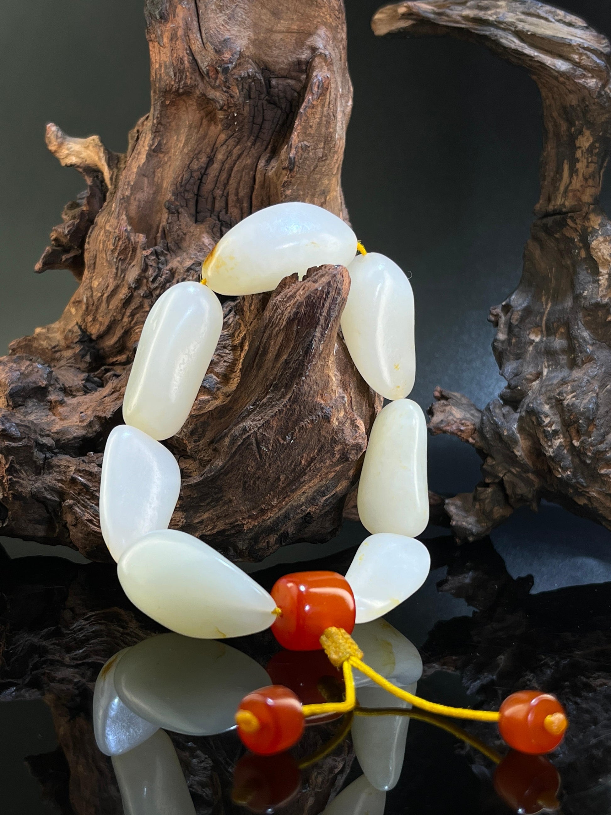 新疆和田玉光白籽带洒金籽料原石手串（yc229362）