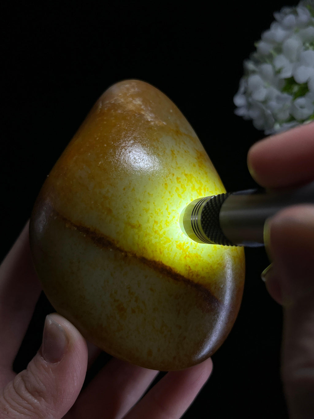 新疆天然和田玉光白籽料原石洒金皮小摆件（yc262848）