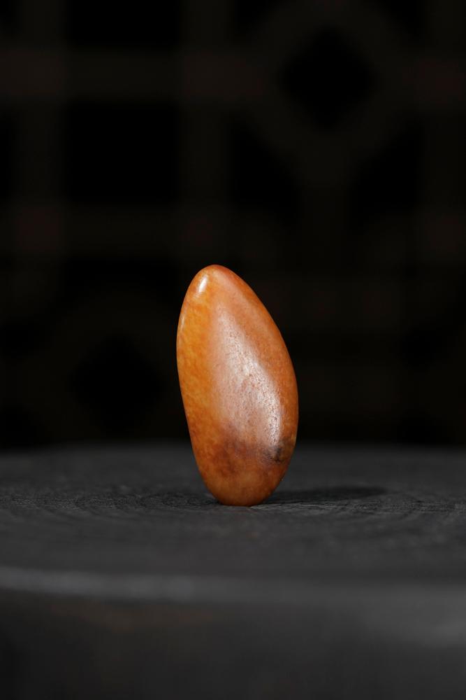 新疆和田玉红沁籽料原石挂件（yc233425）