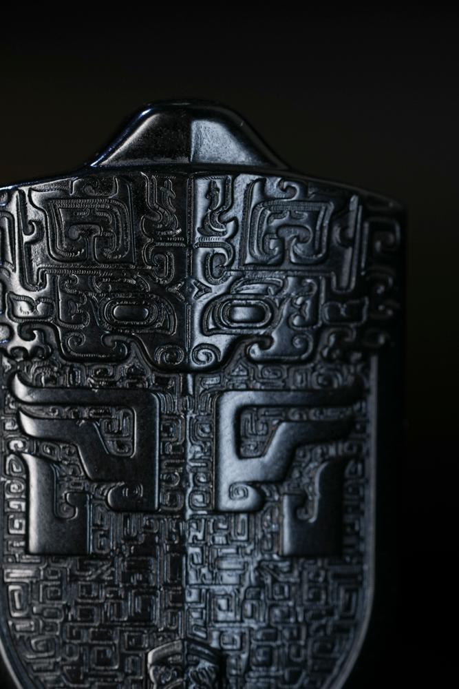 和田玉塔青“墨玉玄盾・古韵饕餮”挂件（yc248271）