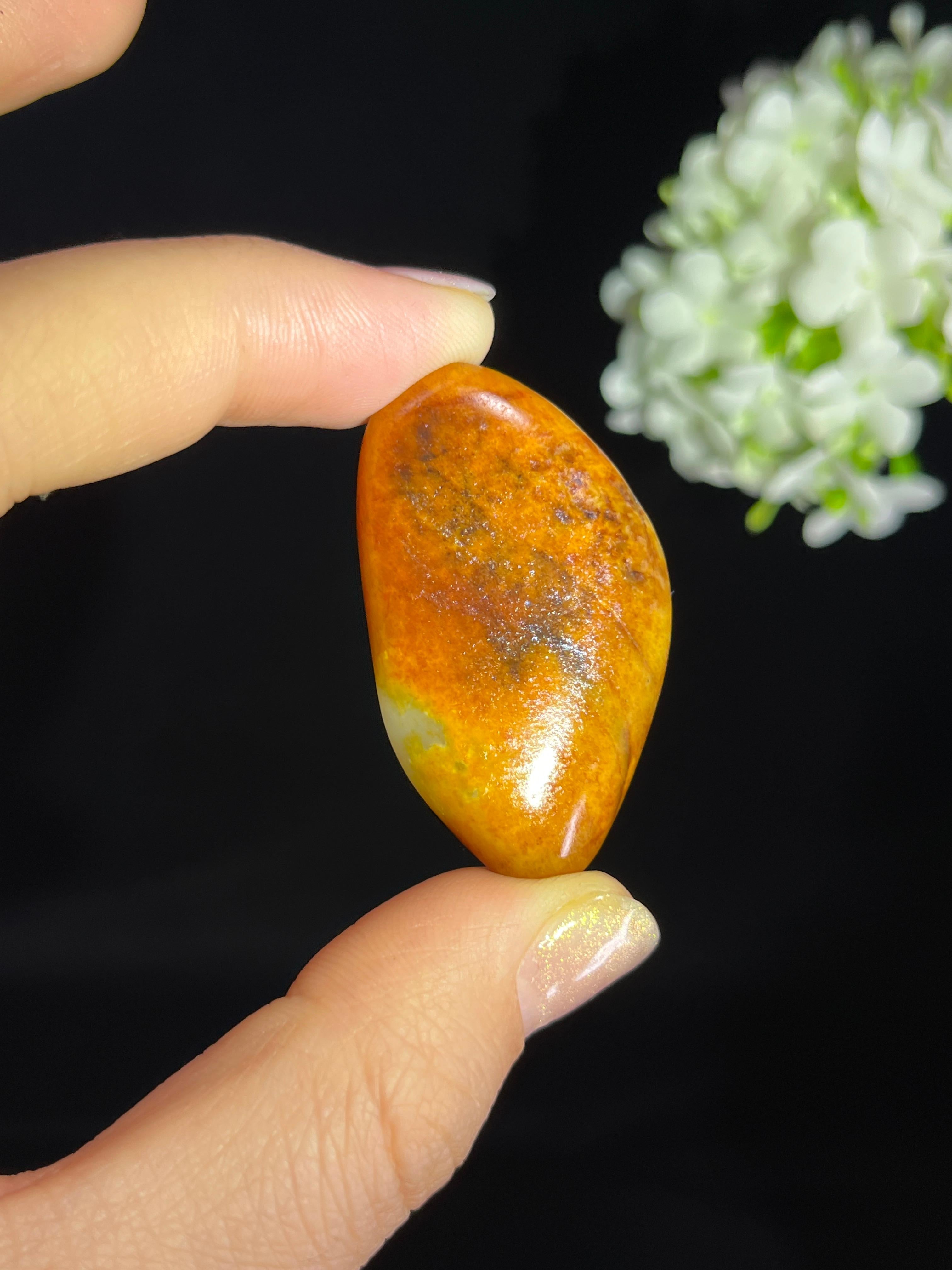 新疆天然和田玉红沁黑皮籽料原石（yc272910） – 添福玉器