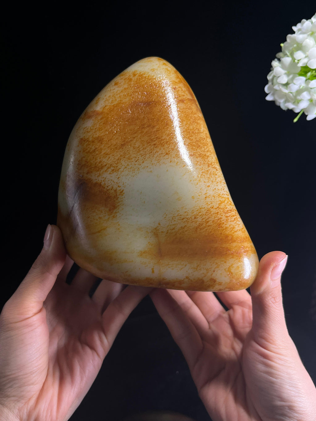 和田玉意境洒红油皮籽料原石（yc275369）