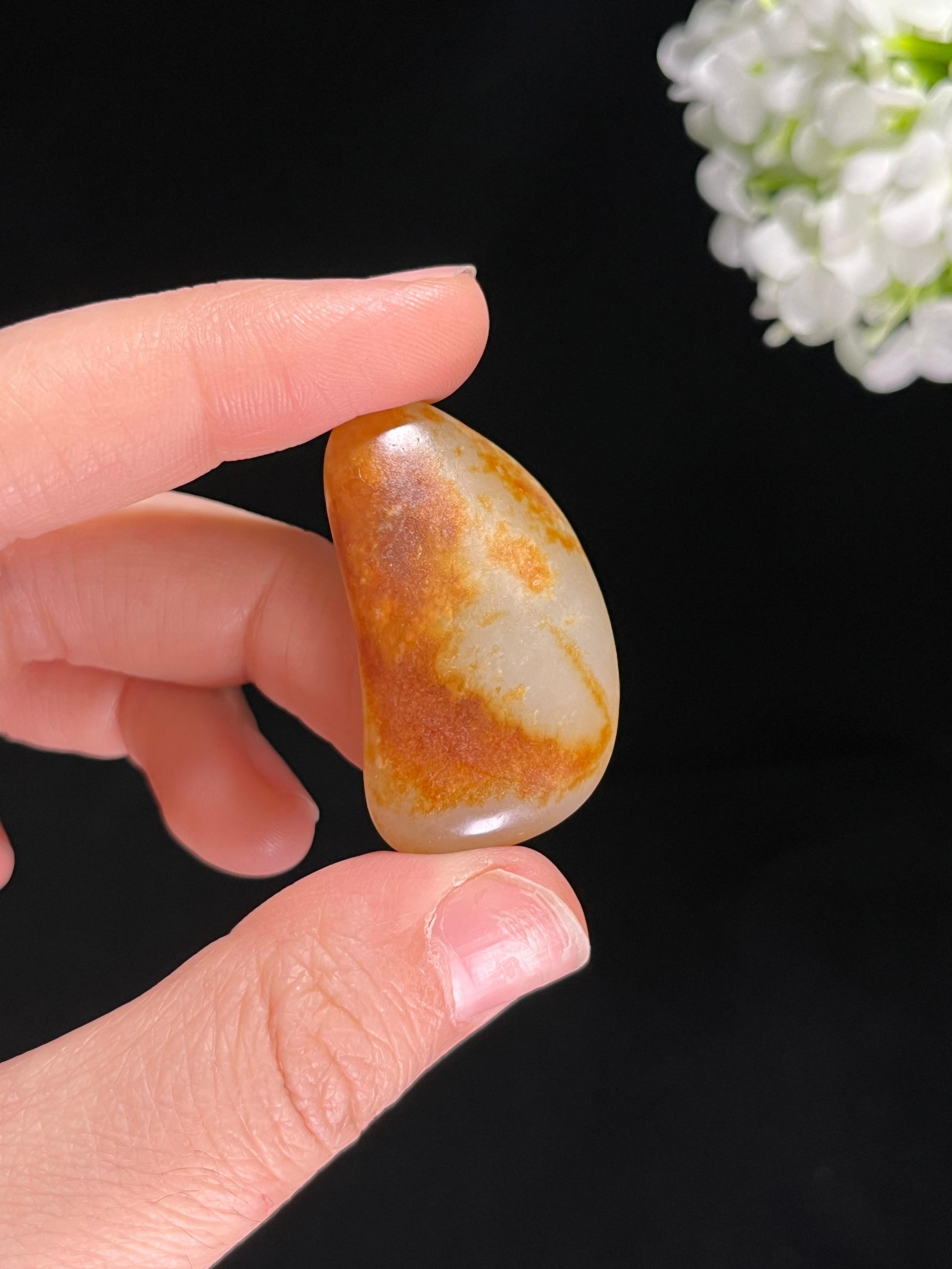 和田玉白玉聚红皮籽料原石（yc258660）