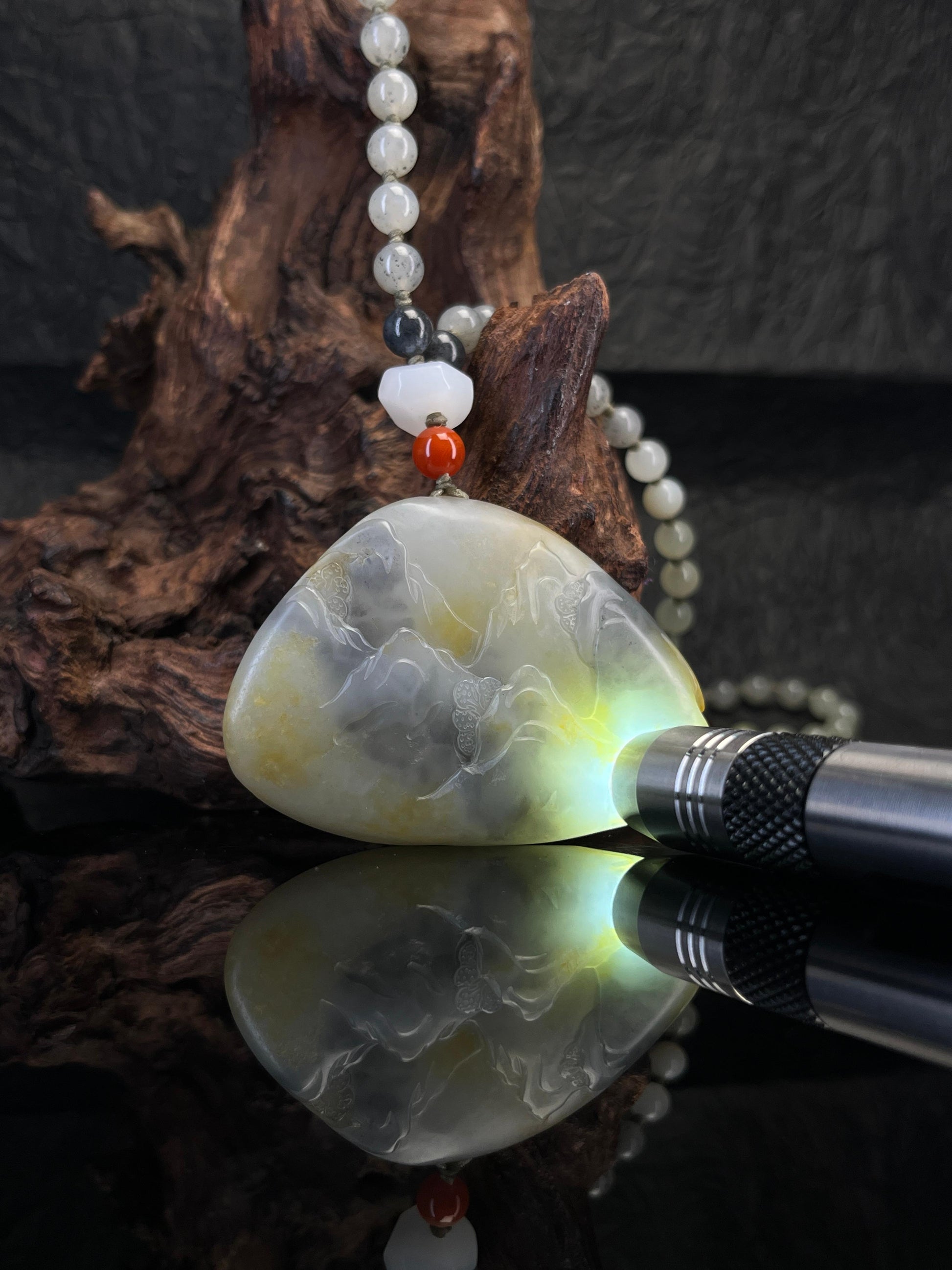 和田玉青花带洒金山水雕刻题材籽料原石吊坠（yc226339）