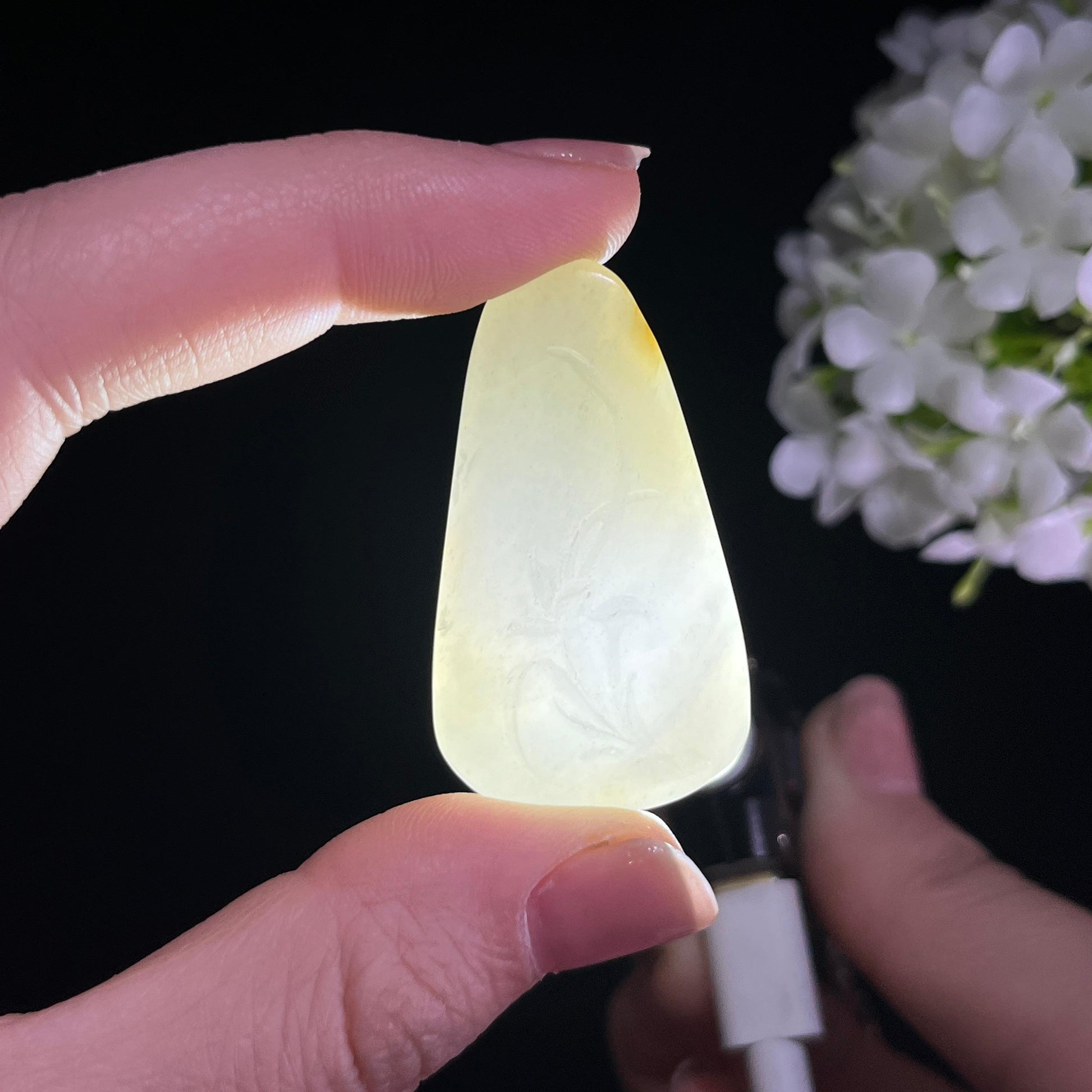 和田玉青花料洒金皮“兰花韵”籽料雕刻挂件（yc284640）