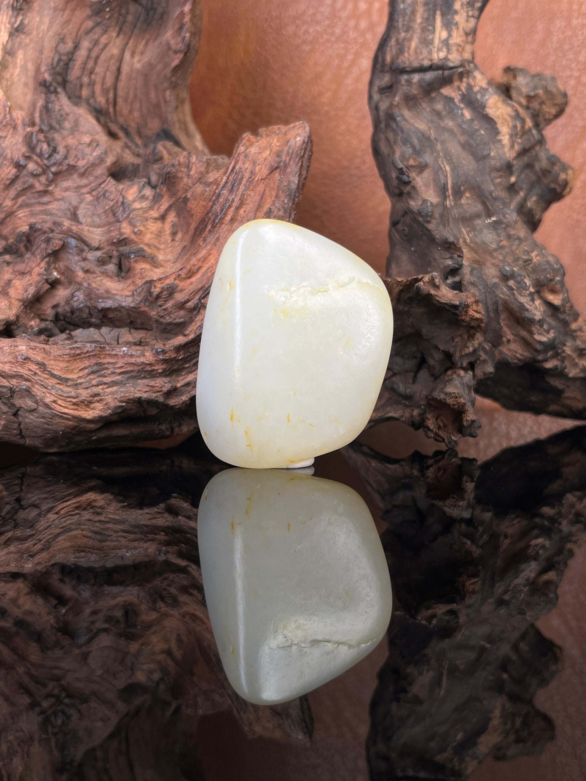 和田玉一级白带洒金皮籽料原石挂件（yc227858）