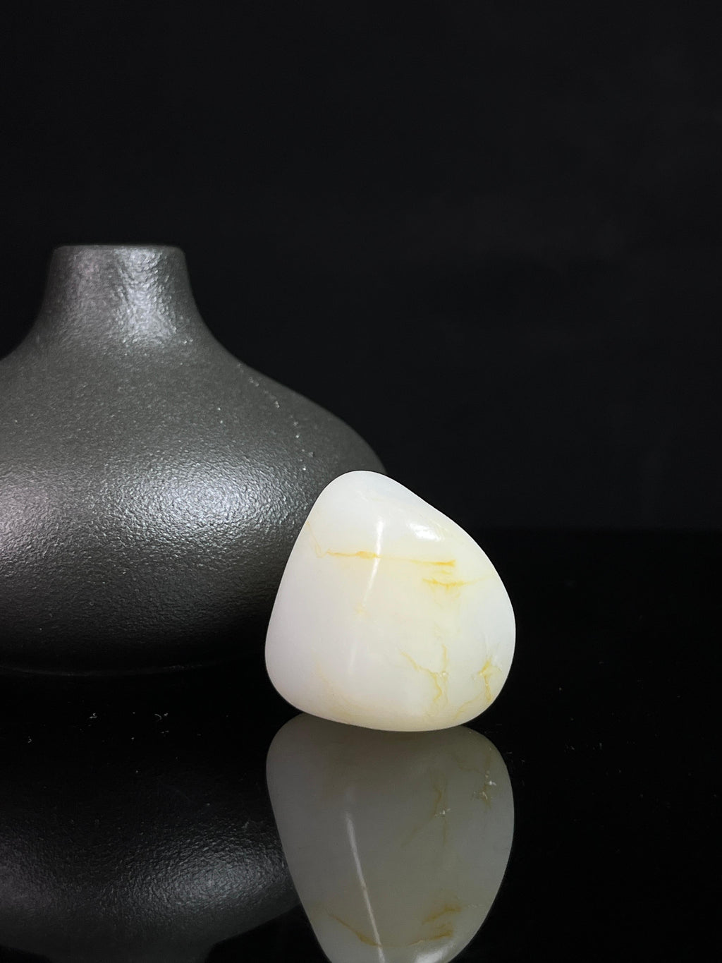 新疆和田白玉带洒金皮籽料原石挂件（yc231667）